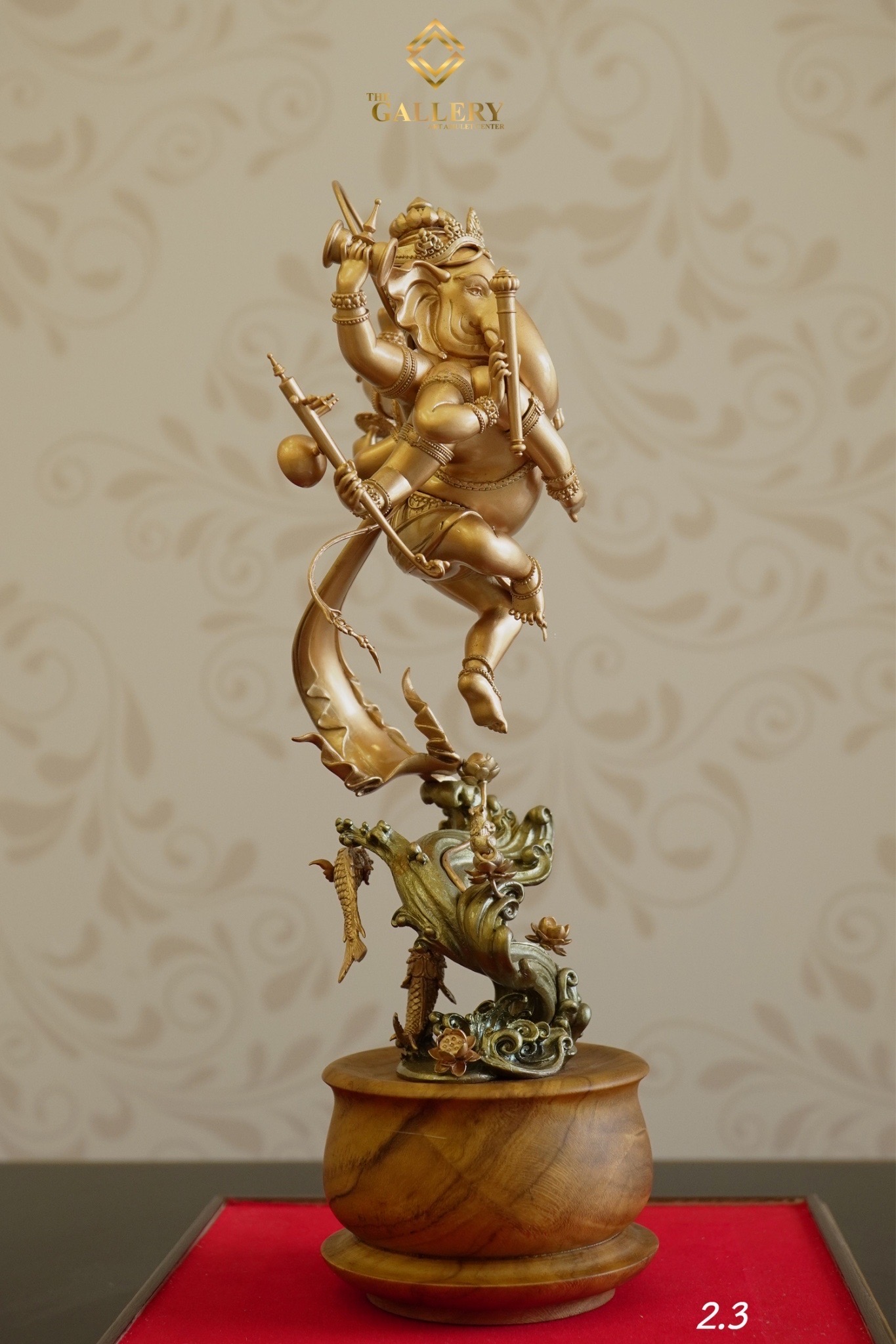 พระศรีนาฏยมหาคเณศ รุ่น กำเนิดอาริยธรรมศิลป์ รายการที่ 2.3 เนื้อไวท์บรอนซ์ สีโรสโกลด์ ขนาดความสูง 26 เซนติเมตร ( รวมฐาน )