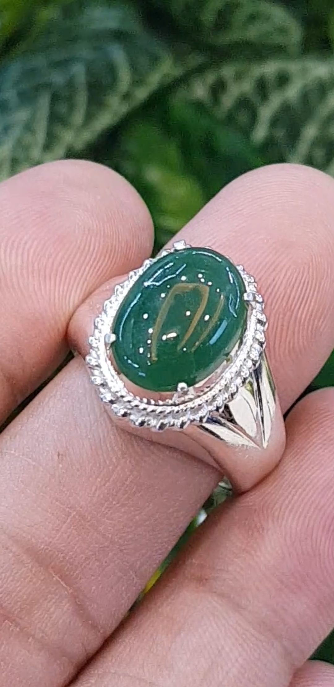 หยก พม่า แท้ Jade แหวนหยก 翡翠戒指 (Jadeite ring) 4.47 กะรัต (Cts.) (Size) 60 ดิบ ไม่ผ่านการปรับปรุง (Type A) พม่า (Myanmar)