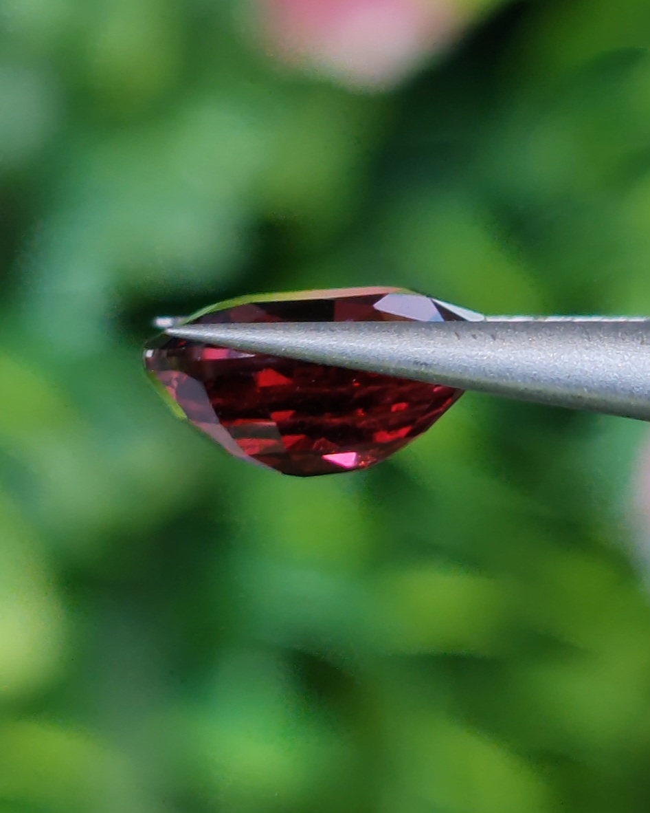 พลอย โรโดไลต์ กาเน็ท Rhodolite Garnet 2.31 กะรัต Cts.พลอยแท้ อัญมณีมงคลประจําวันเกิด เครื่องประดับพลอย