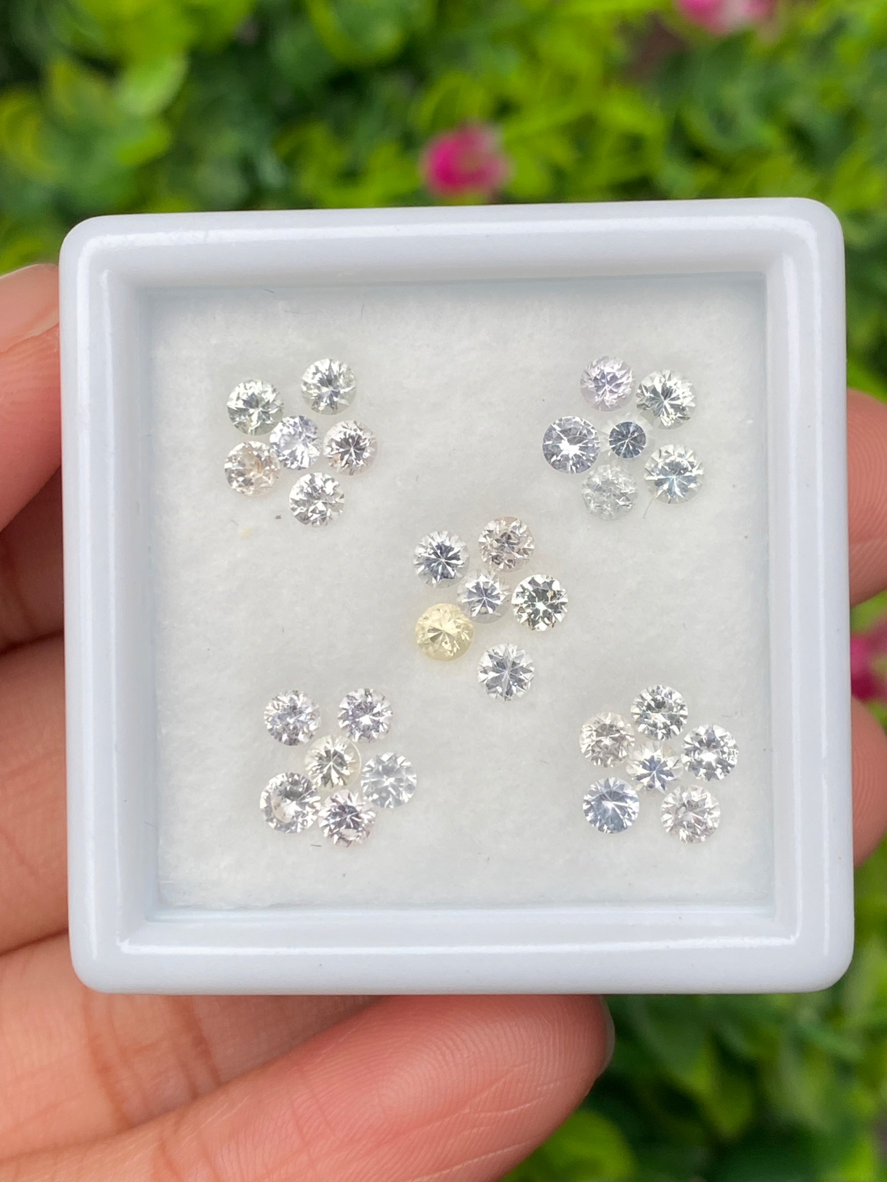 พลอย ขาว ไวท์ แซฟไฟร์ White Sapphire 30 เม็ด 3.64กะรัต (Cts.) พลอยแท้ อัญมณีมงคลประจําวันเกิด เครื่องประดับพลอย