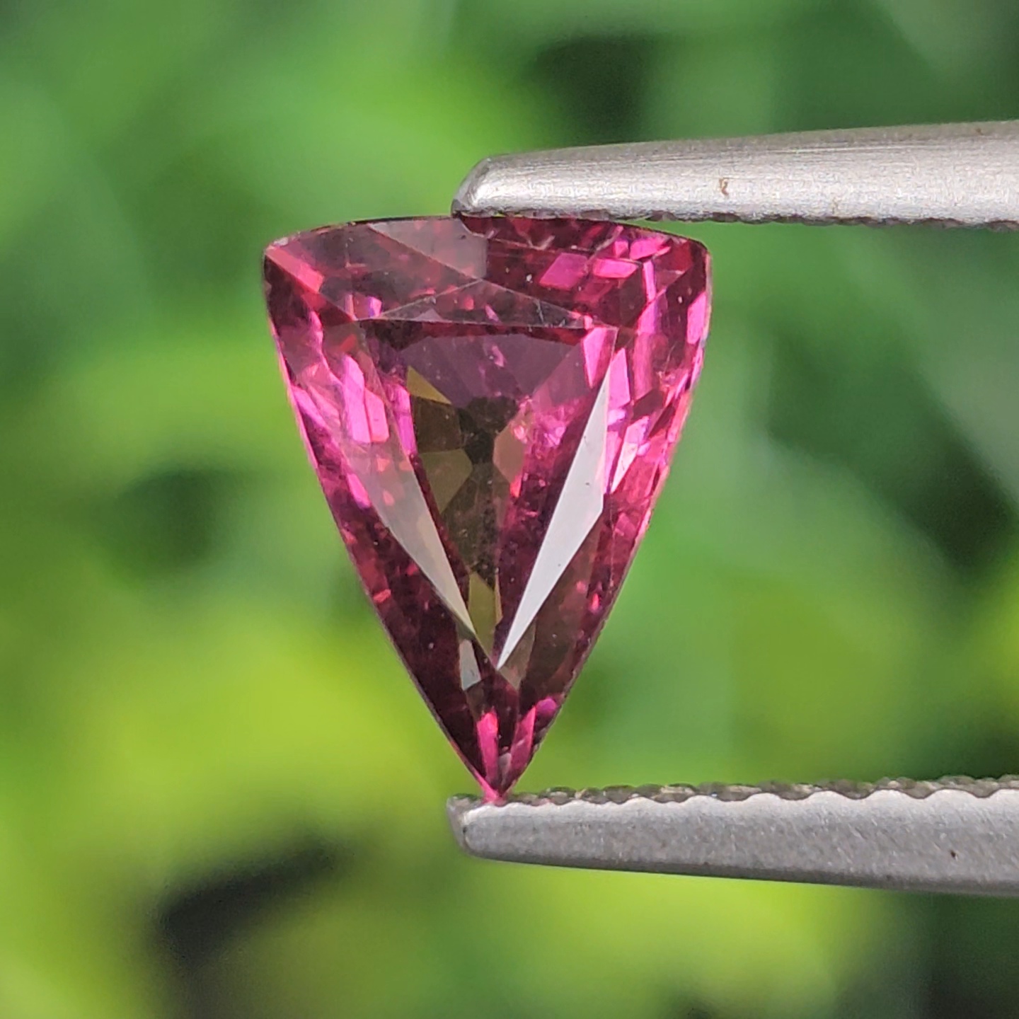 พลอย อุมบาไลต์ การ์เน็ต Umbalite Garnet 1.10 กะรัต (Cts.) ดิบ Unheated ลอยแท้ อัญมณีมงคลประจําวันเกิด เครื่องประดับพลอย