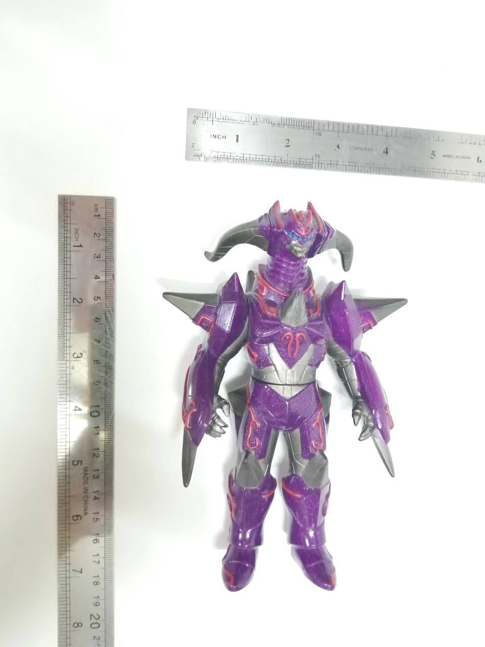 ซอฟ6.5- 7 นิ้วสัตว์ประหลาด EX.อาร์เมิร์ดโกลแซม จากอุลตร้าแมนเมบิอุส bandai ปี 2009 รุ่นสีม่วง มือสองสภาพดีมีรอยบ้างหายาก