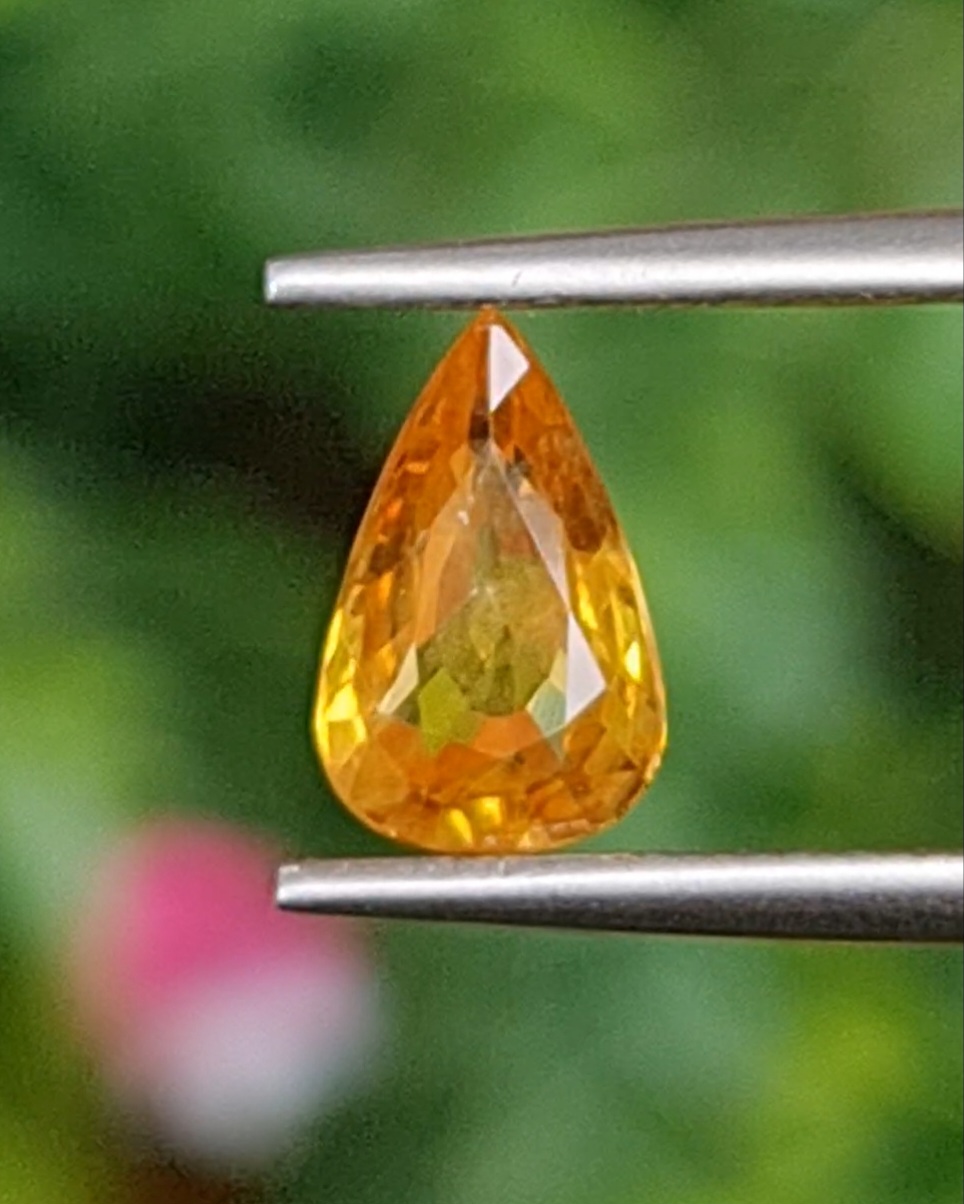 พลอย บุษราคัม yellow sapphire 1.21 กะรัต (Cts.) พลอยแท้ อัญมณีมงคลประจําวันเกิด เครื่องประดับพลอย