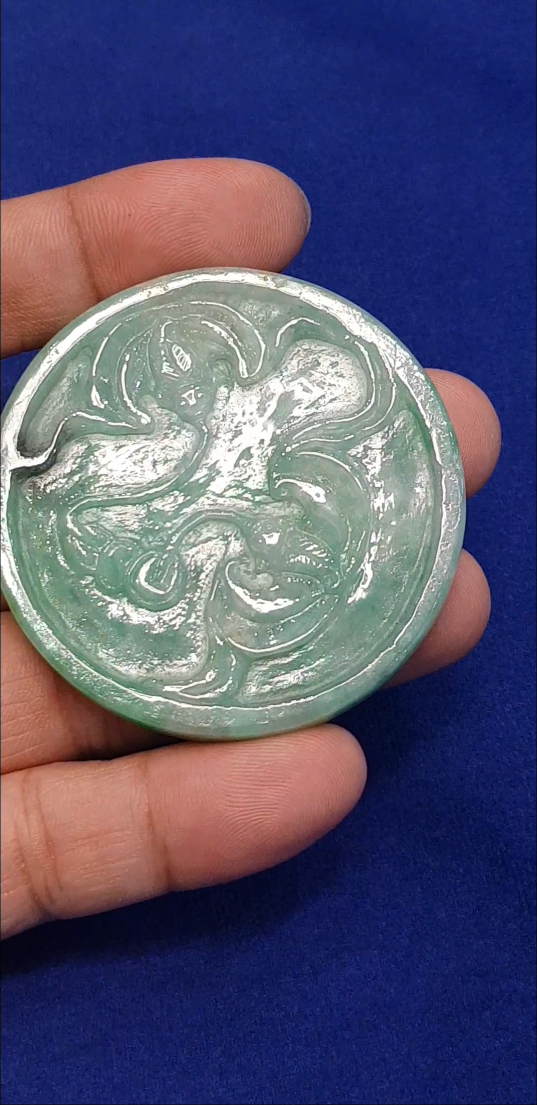 หยก พม่า แท้ Jade จี้หยก 3 สี แกะสลักรูปพญาเสือ (jadeite) ดิบ ไม่ผ่านการปรับปรุง (Type A) พม่า (Myanmar)