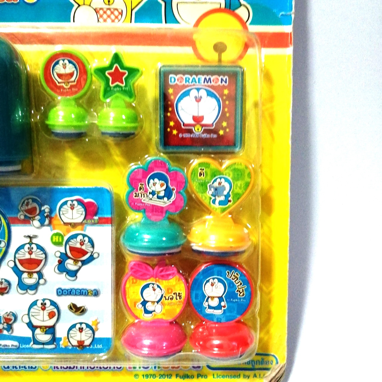 ของสะสมโดราเอม่อน**แพ็คเกจมีตำหนิ Stamper&Card set ชุดสแตมป์และการ์ด โดราเอม่อน โดเรม่อน ***ของแท้ - ตราแสตมป์ มีลาย Love You , Happy,ดีมาก,พอใช้,ดี,ปรับปรุง และมีสแตมป์ดาวและหัวโดราเอม่อน และสติ๊กเกอร์ ตามภาพ