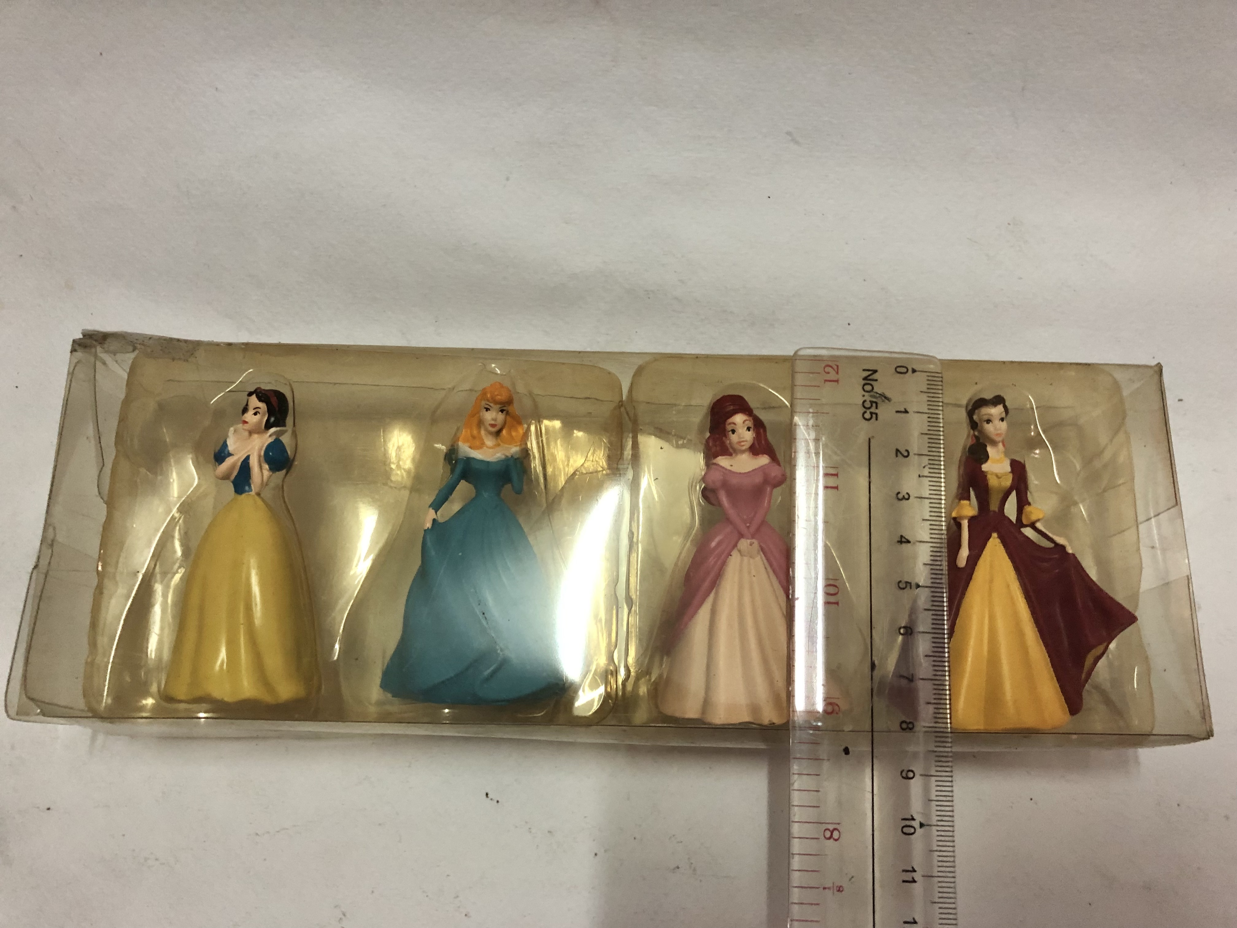 ของสะสมในแพคเจ้าหญิงดิสนีย์สี่ตัว: สโนว์ไวท์, ออโรร่า, แอเรี่ยล,แบลล์ ยางตัน ขนาดประมาณ 7.5 ซม.