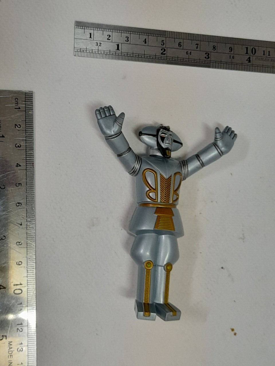 ฟิกเกอร์ยางตัน โรบอต ไกอา งานออกแบบ ของ มิตซึเทรุ โยโกยาม่า ขนาดตามรูป ไม่มีฐาน ของมีตามรูป