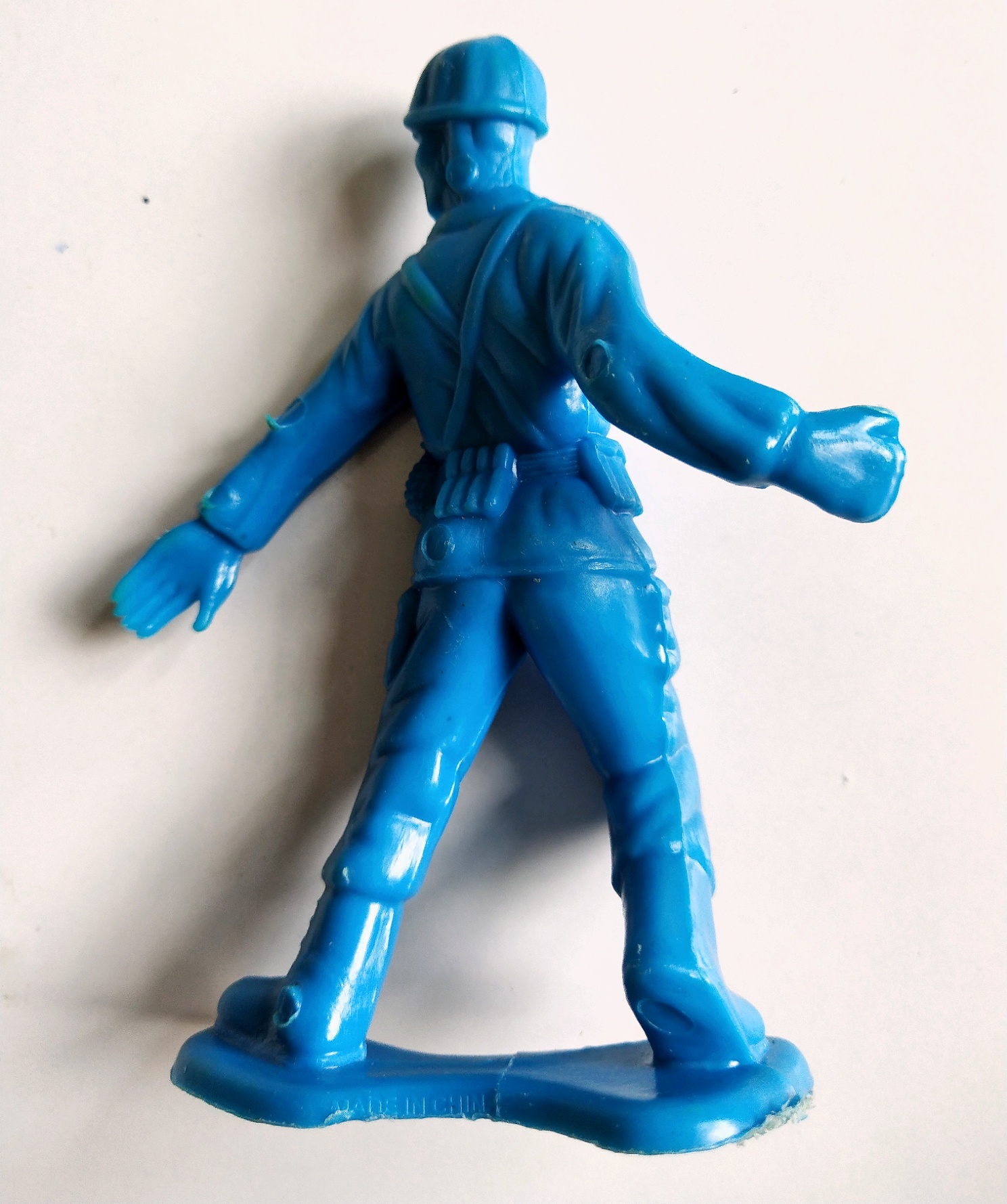 ของสะสม โมเดลพลาสติก ตุ๊กตาทหารยืนทำท่าปาระเบิด สีฟ้า จาก Greenerier International Inc.