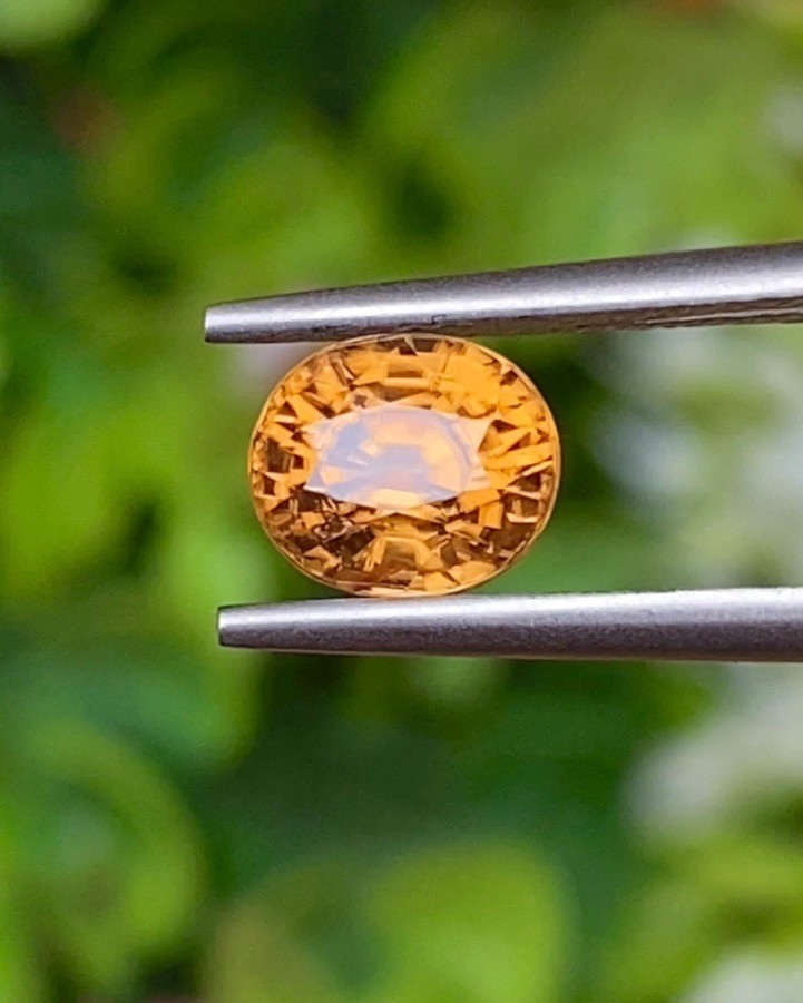 พลอย เพทาย (Zircon) 1.68 กะรัต (Cts.) พลอยแท้ อัญมณีมงคลประจําวันเกิด เครื่องประดับพลอย