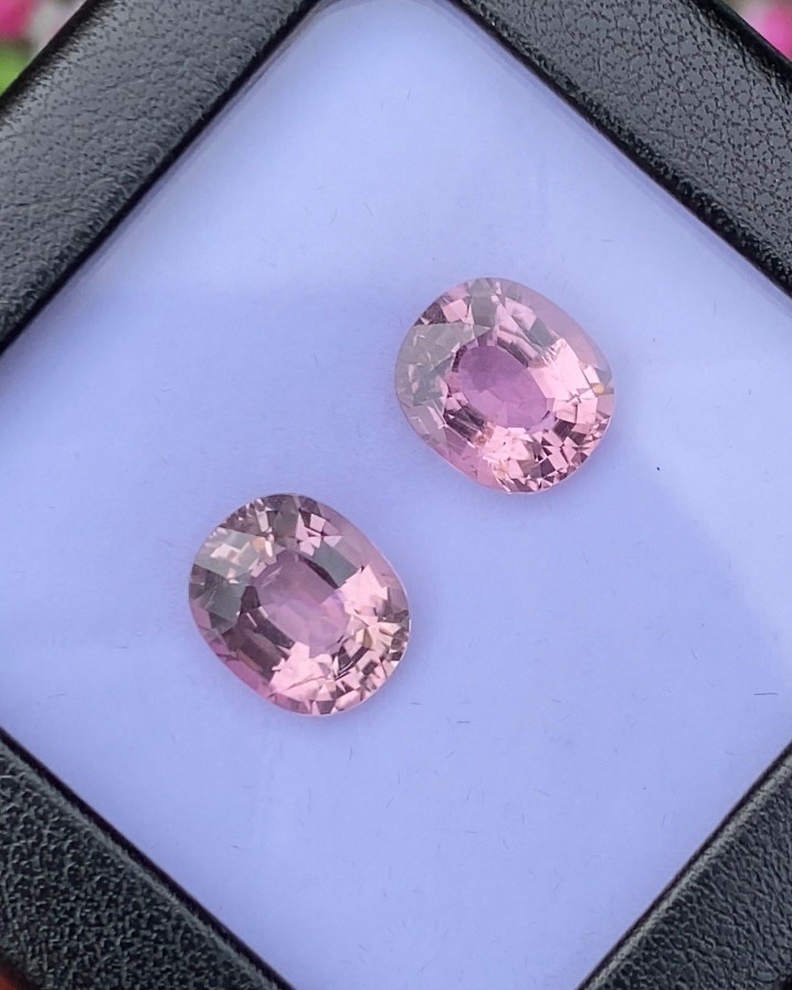 พลอย ชมพู พิ้งค์ ทัวร์มารีน (Pink Tourmaline) 2 เม็ด (Pcs.) 8.09 กะรัต (Cts.) อัญมณีมงคลประจําวันเกิด เครื่องประดับพลอย