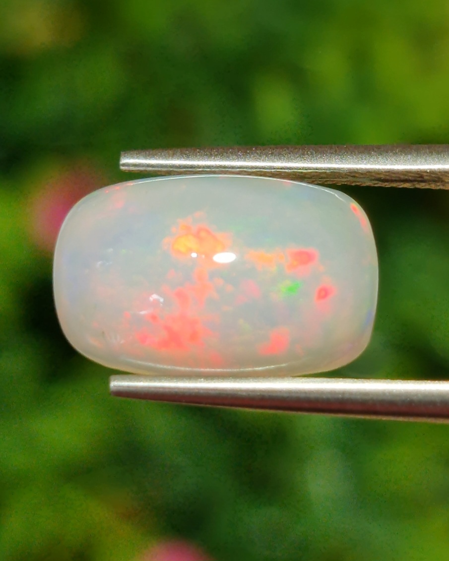 พลอย ไวท์ โอปอล White Opal 5.14 กะรัต (Cts.) พลอยแท้ อัญมณีมงคลประจําวันเกิด เครื่องประดับพลอย