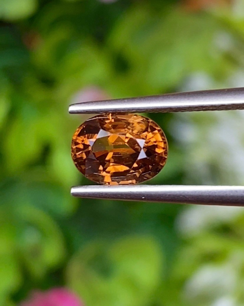 พลอย เพทาย (Zircon) 1.85 กะรัต (Cts.) พลอยแท้ อัญมณีมงคลประจําวันเกิด เครื่องประดับพลอย