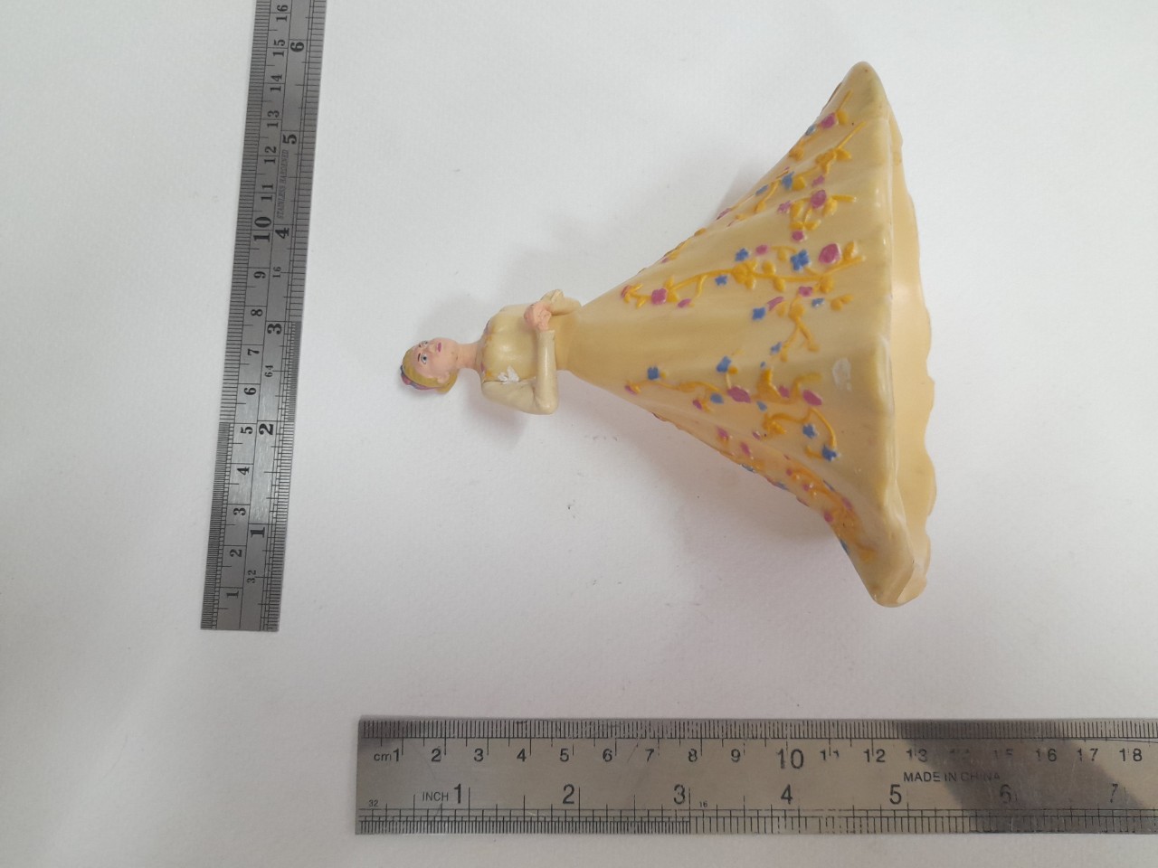 มีหลายภาพ,ตุ๊กตาเจ้าหญิงดีสนีย์ เบลล์ จาก บิวตี้แอนด์เดอะบีสต์ มือสองสภาพดีมีรอยบ้าง