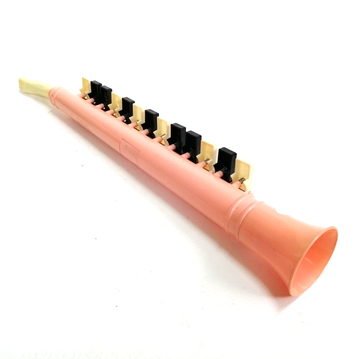 ทรัมเป็ต พลาสติก(ตัวใหญ่ รุ่น17นิ้ว)สีชมพู เป่าไล่ตัวโน๊ตได้/เป่าเป็นเพลงได้ การเล่นเหมือนเมโลเดี้ยน เก่าเก็บ สภาพดี มีรอยบ้าง