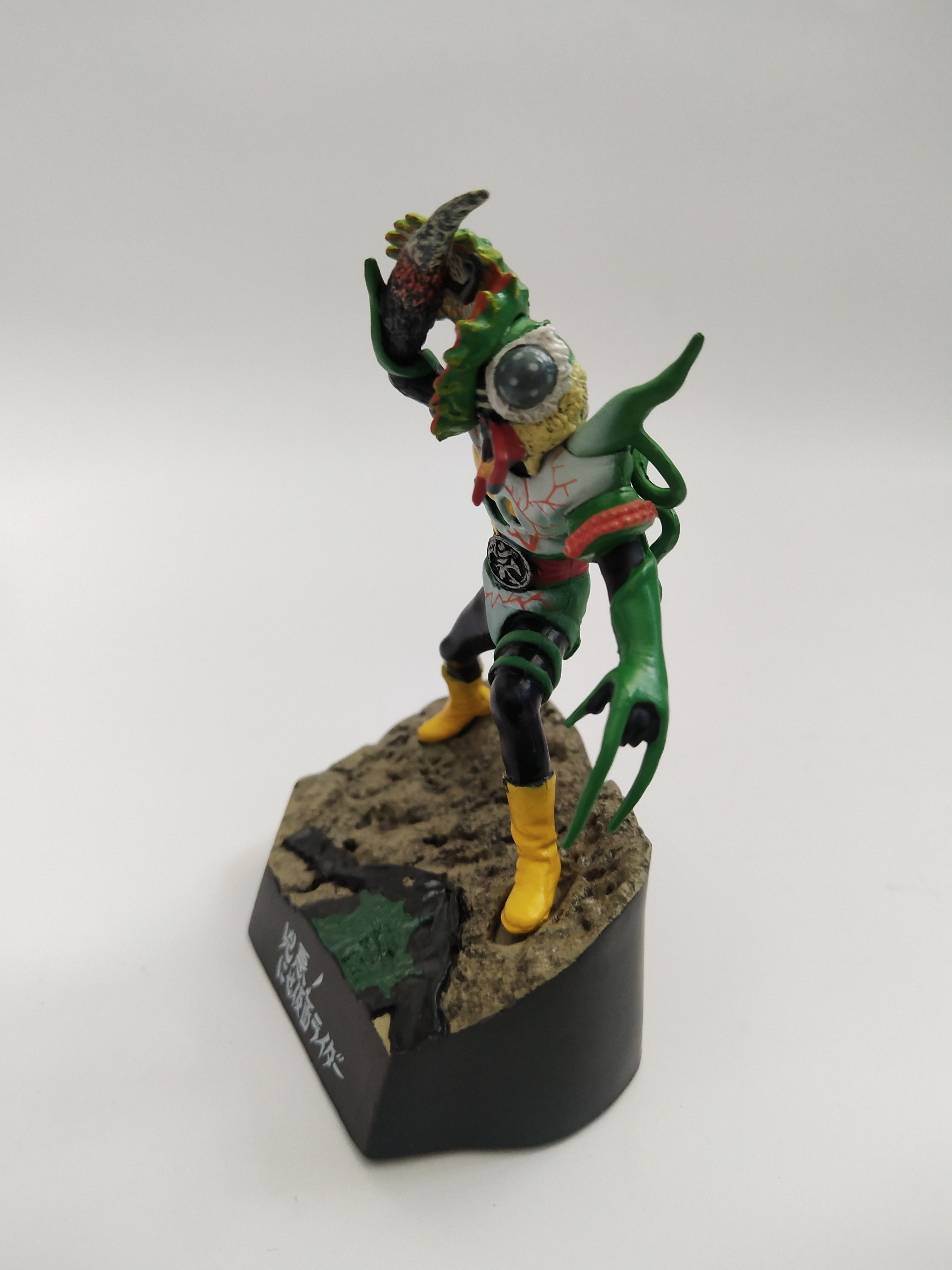 มีหลายภาพ งานฉากสัตว์ประหลาด กินแมลง จากไรเดอร์ V3