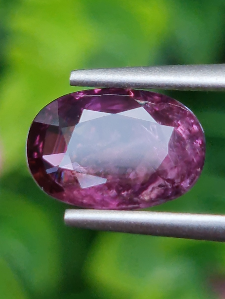 พลอย เพอเพิล แซฟไฟร์ สีม่วง Purple Sapphire ดิบ (Unheated) 2.05 กะรัต (Cts.) พร้อมใบเซอร์ พลอยแท้ อัญมณีมงคลประจําวันเกิด เครื่องประดับพลอย