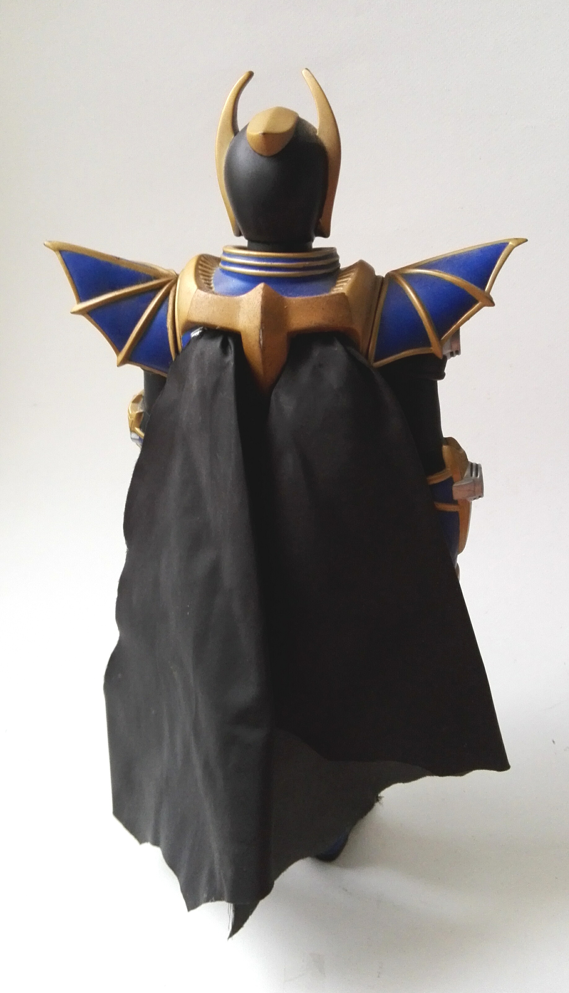 **มีตำหนิ อุปกรณ์ที่แขนซ้ายหาย **ของเล่น ของสะสม มาสค์ไรเดอร์ ไนท์ เซอร์วาย Masked Rider Knight, Survive จนาด 35 ซม.