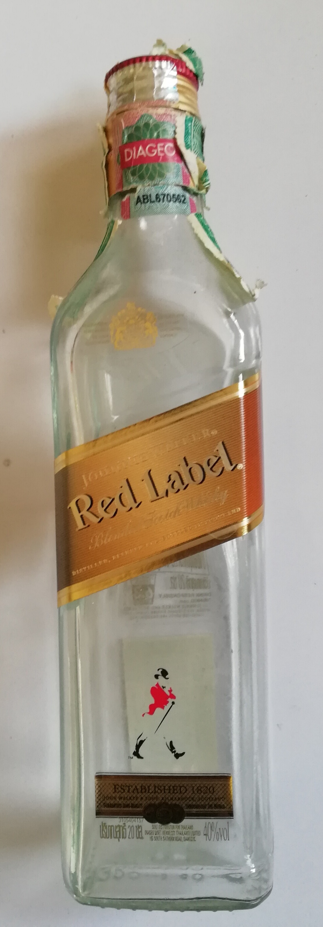 ขวดเหล้าเก่า Johnie Walker Red Label ขนาด 20 ml. **สีฉลากด้านหน้าซีดตามภาพ