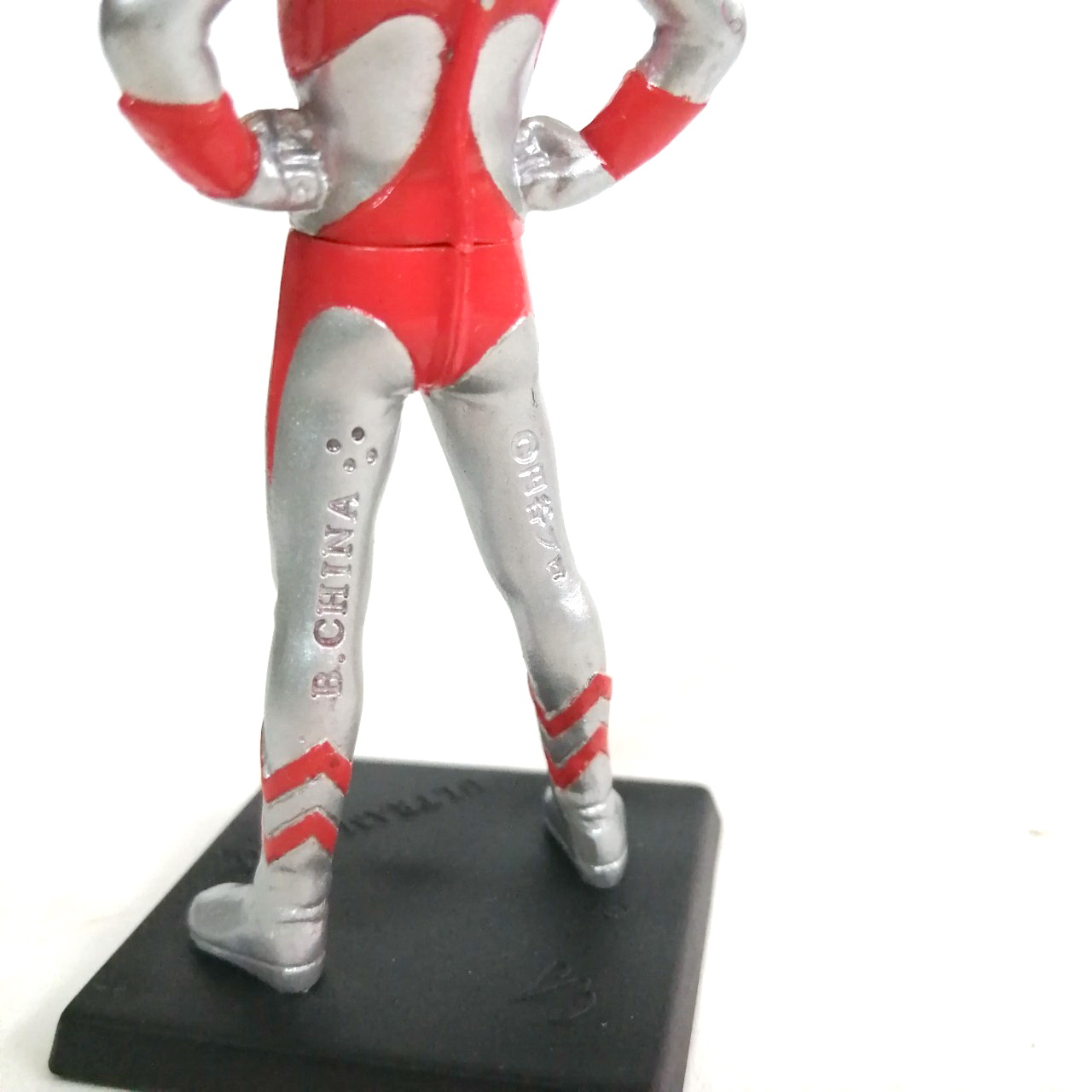 กาชาปอง อุลตร้าแมนยืนฐาน ขนาดตามรูป อุลตร้าแมน เอทตี้(80) สภาพดี