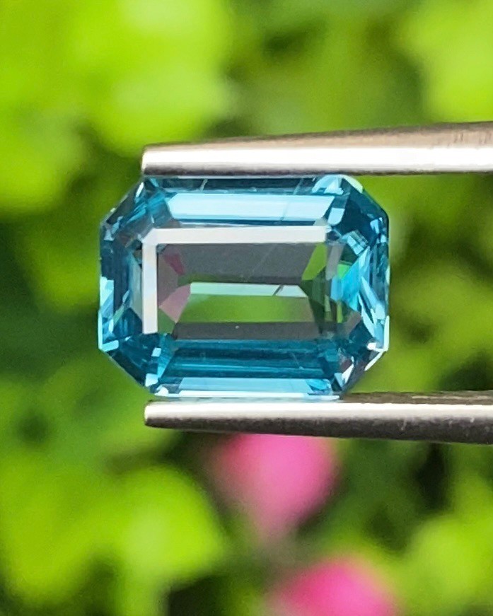 พลอย เพทาย (Zircon) 3.25 กะรัต (Cts.) พลอยแท้ อัญมณีมงคลประจําวันเกิด เครื่องประดับพลอย