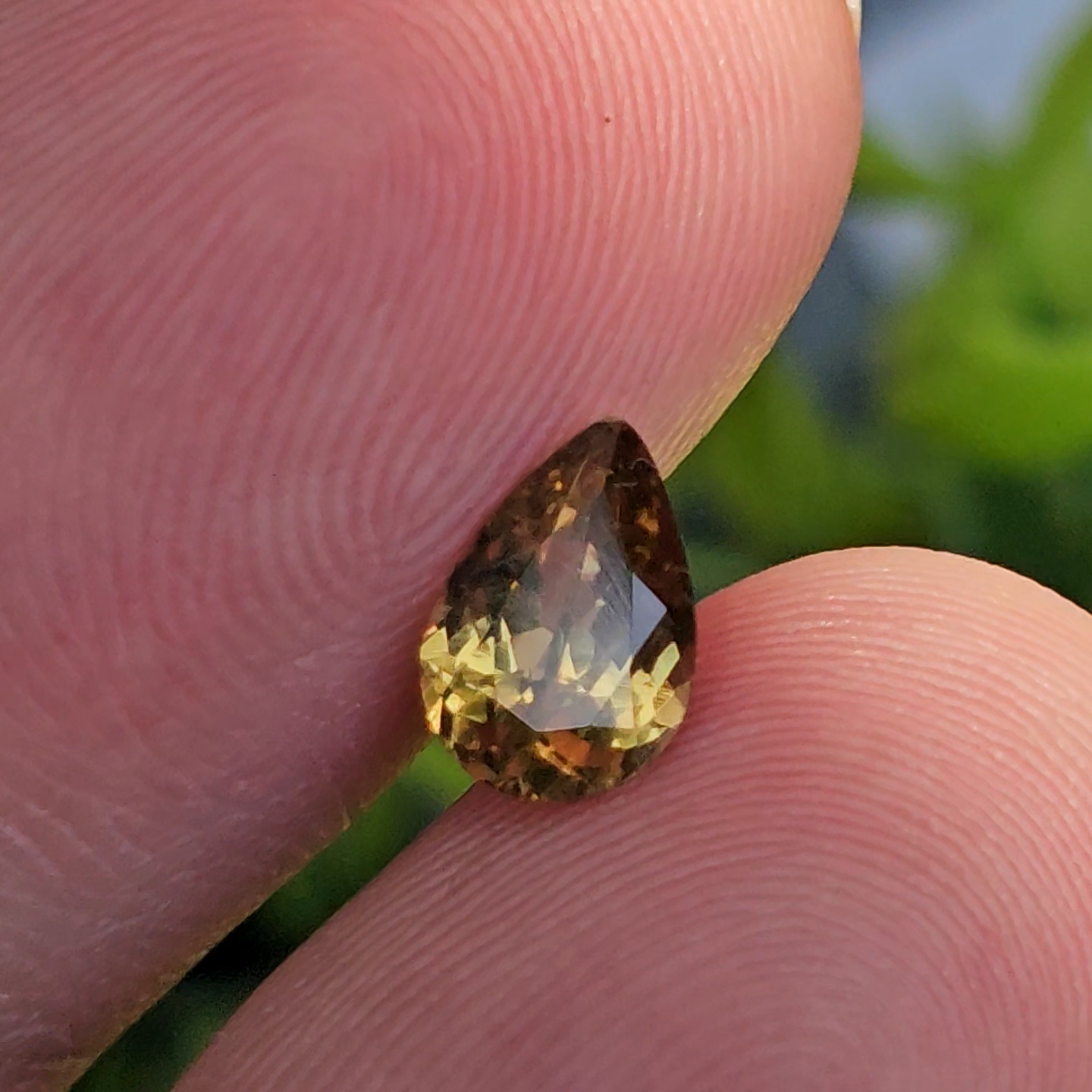 พลอย อเล็กซานไดร์ (Natural Alexandrite Chrysoberyl) 1.03 กะรัต (Cts.) ดิบ (Unheated) พร้อมใบเซอร์ พลอยแท้ อัญมณีมงคลประจําวันเกิด เครื่องประดับพลอย