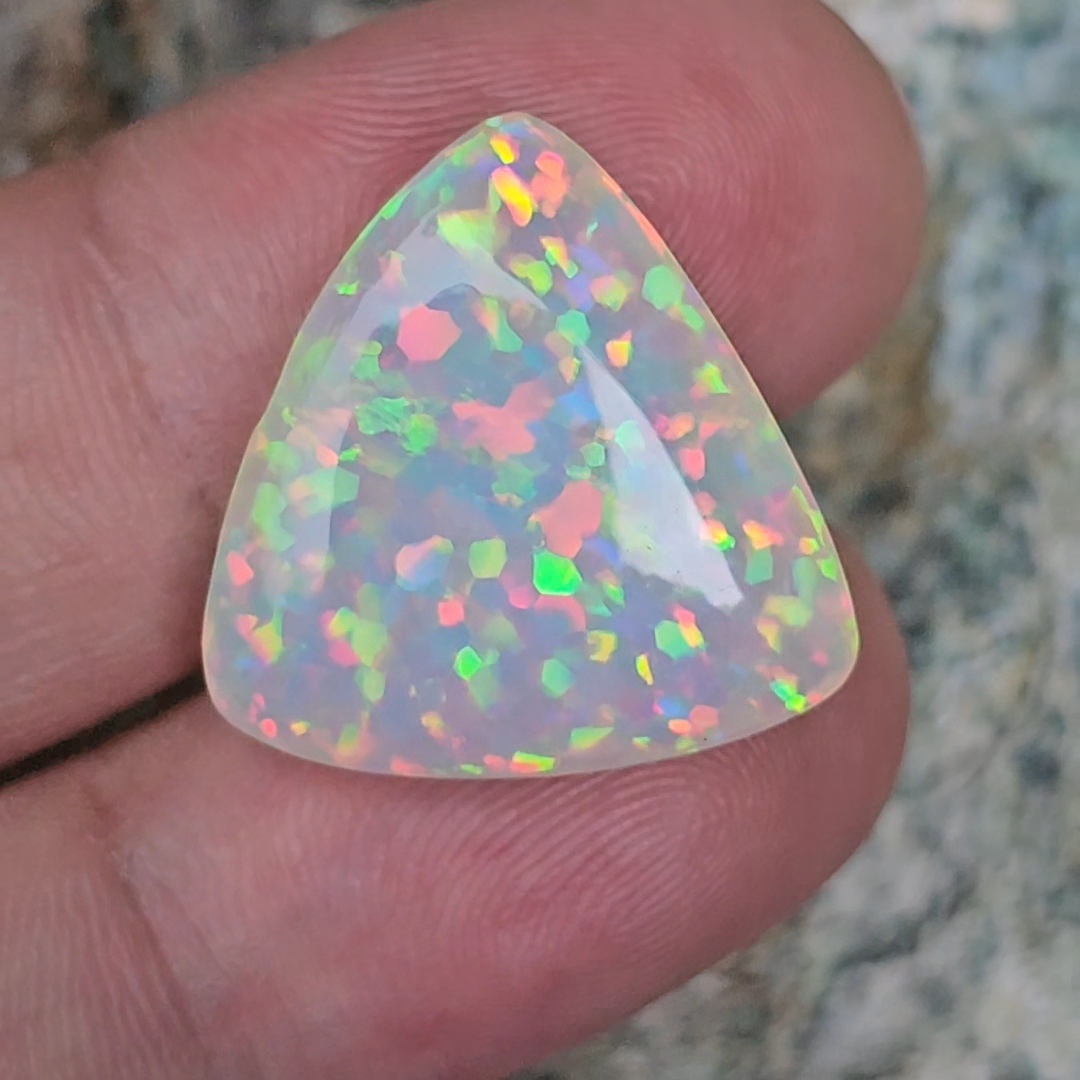 พลอย ไวท์ โอปอล White Opal 13.51 กะรัต (Cts.) พลอยแท้ อัญมณีมงคลประจําวันเกิด เครื่องประดับพลอย