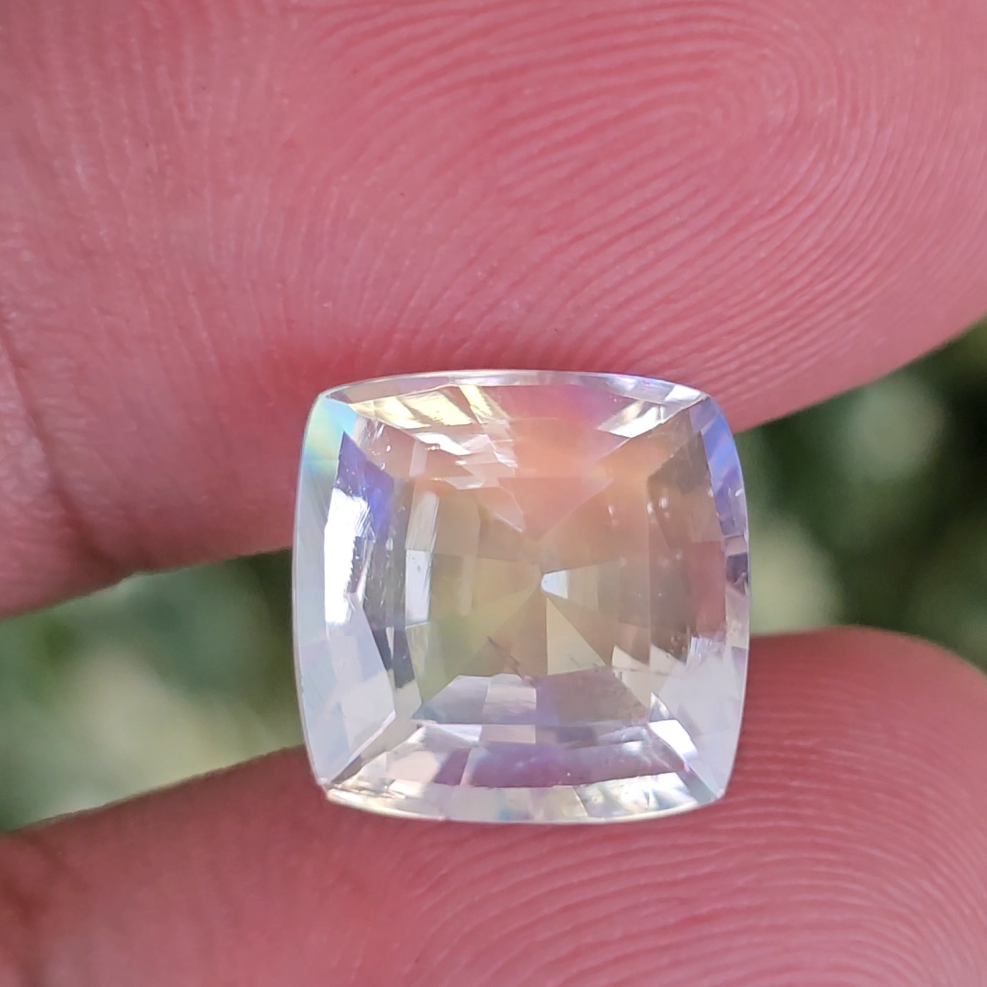 พลอย มูนสโตน เรนโบว์ Rainbow Moonstone 5.64 กะรัต (cts.) พลอยแท้ อัญมณีมงคลประจําวันเกิด เครื่องประดับพลอย