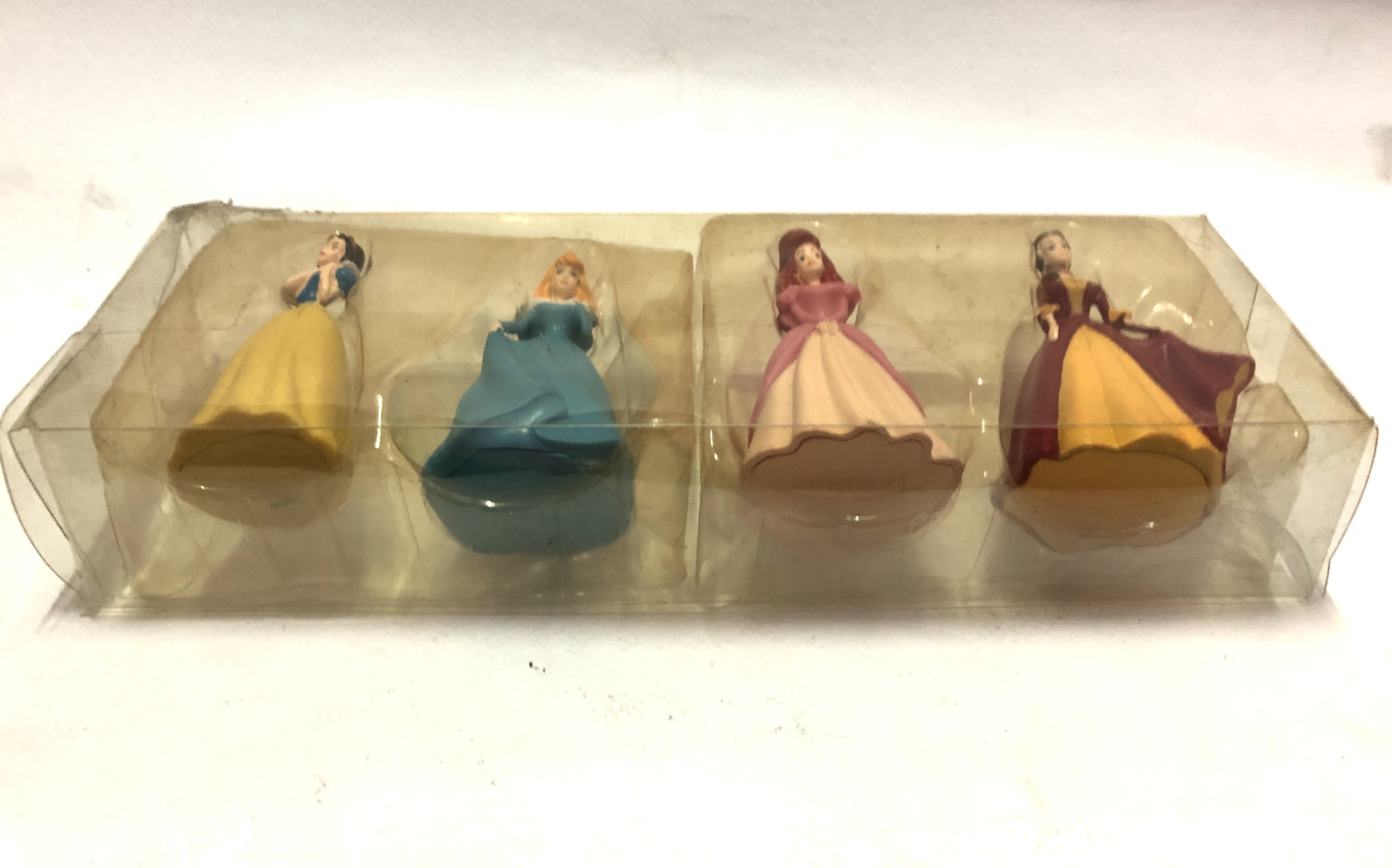 ของสะสมในแพคเจ้าหญิงดิสนีย์สี่ตัว: สโนว์ไวท์, ออโรร่า, แอเรี่ยล,แบลล์ ยางตัน ขนาดประมาณ 7.5 ซม.