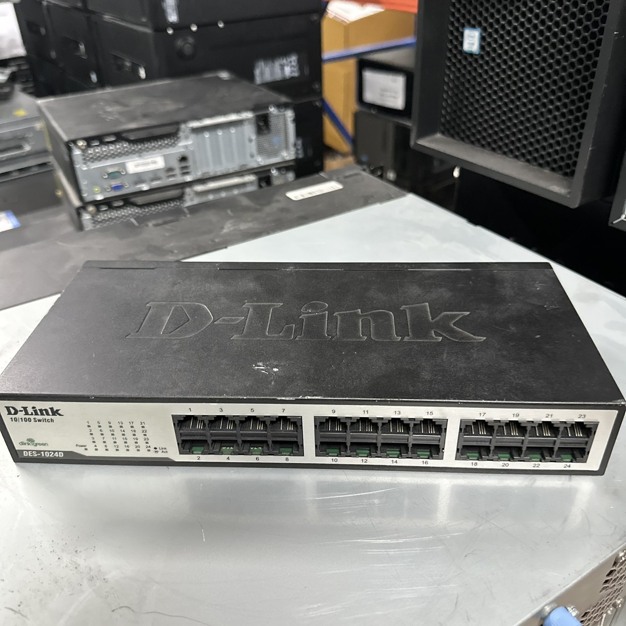 Switch D-Link 24-Port 10/100 (DES-1024D)