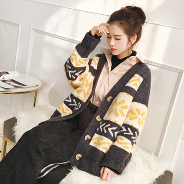 CARDIGAN เสื้อคลุมไหมพรมคอวี ผ้าหนานุ่มถักลายวินเทจ (12270B)