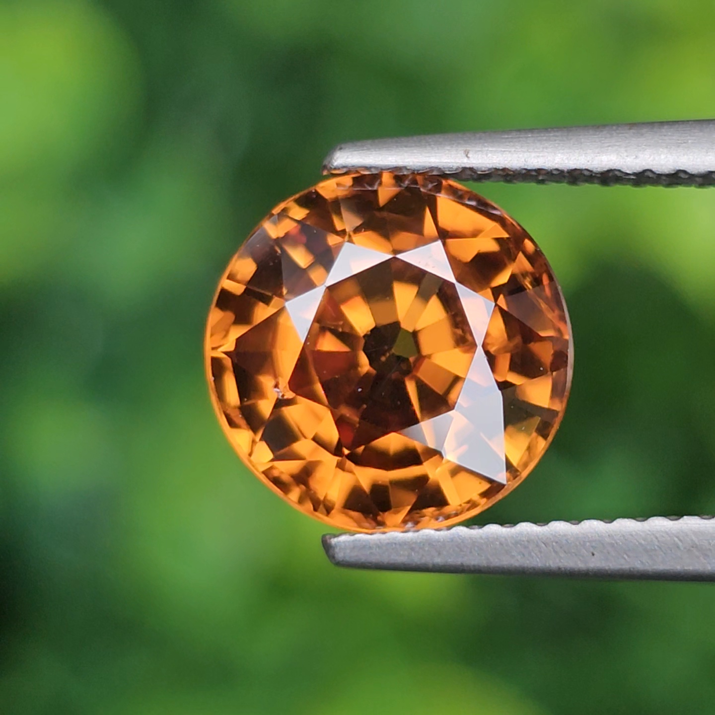 พลอย เพทาย (Zircon) 4.98 กะรัต (Cts.) พลอยแท้ อัญมณีมงคลประจําวันเกิด เครื่องประดับพลอย