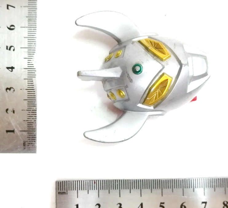 หัวอุลตร้าแมนทาโร่ Ultraman Taro ข้างในเป็นนาฬิกา **เก่ามีตำหนิ เป็นงานโชว์เท่านั้้้น ใช้งานไม่ได้ สภาพเก่าเก็บสะสม ไม่มีสาย ขายตามสภาพ