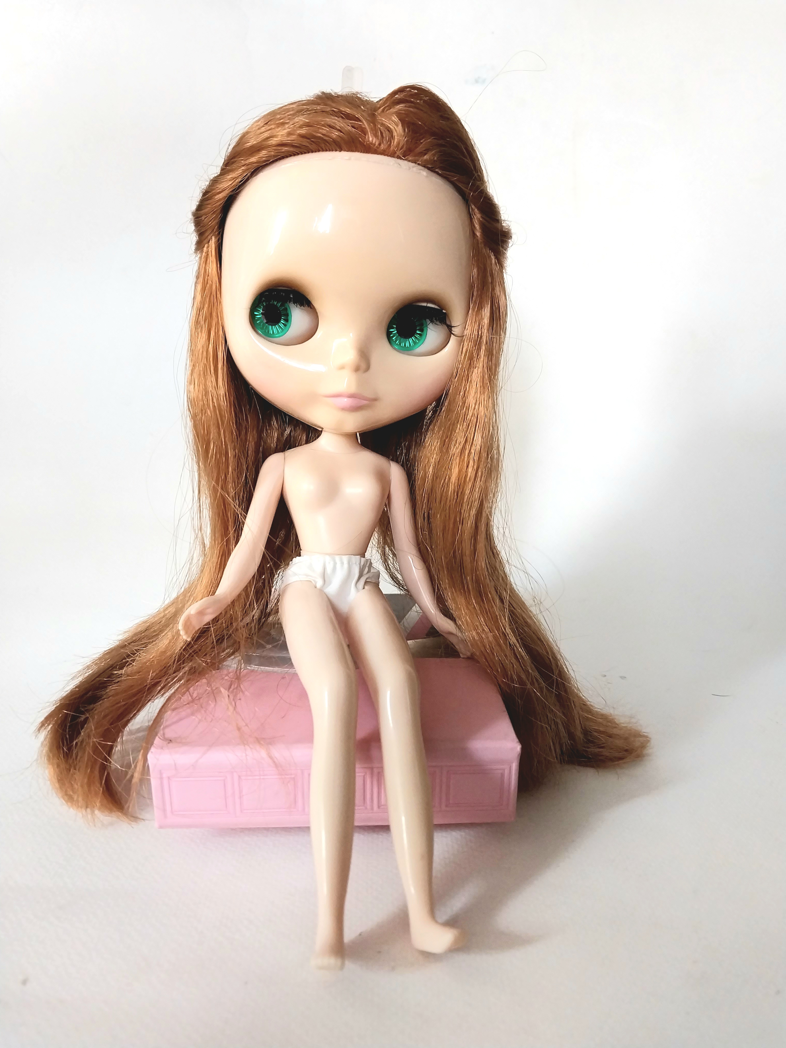 มีหลายภาพ ไม่รวมฐาน,ตุ๊กตาบลายธ์ Hasbro Tomy China 2006 รองเท้าบู๊ธผ้า ลายหลุดหมดแล้ว ไม่มีพื้นร้องเท้า ราคา 1,800 .- ส่ง 40.-