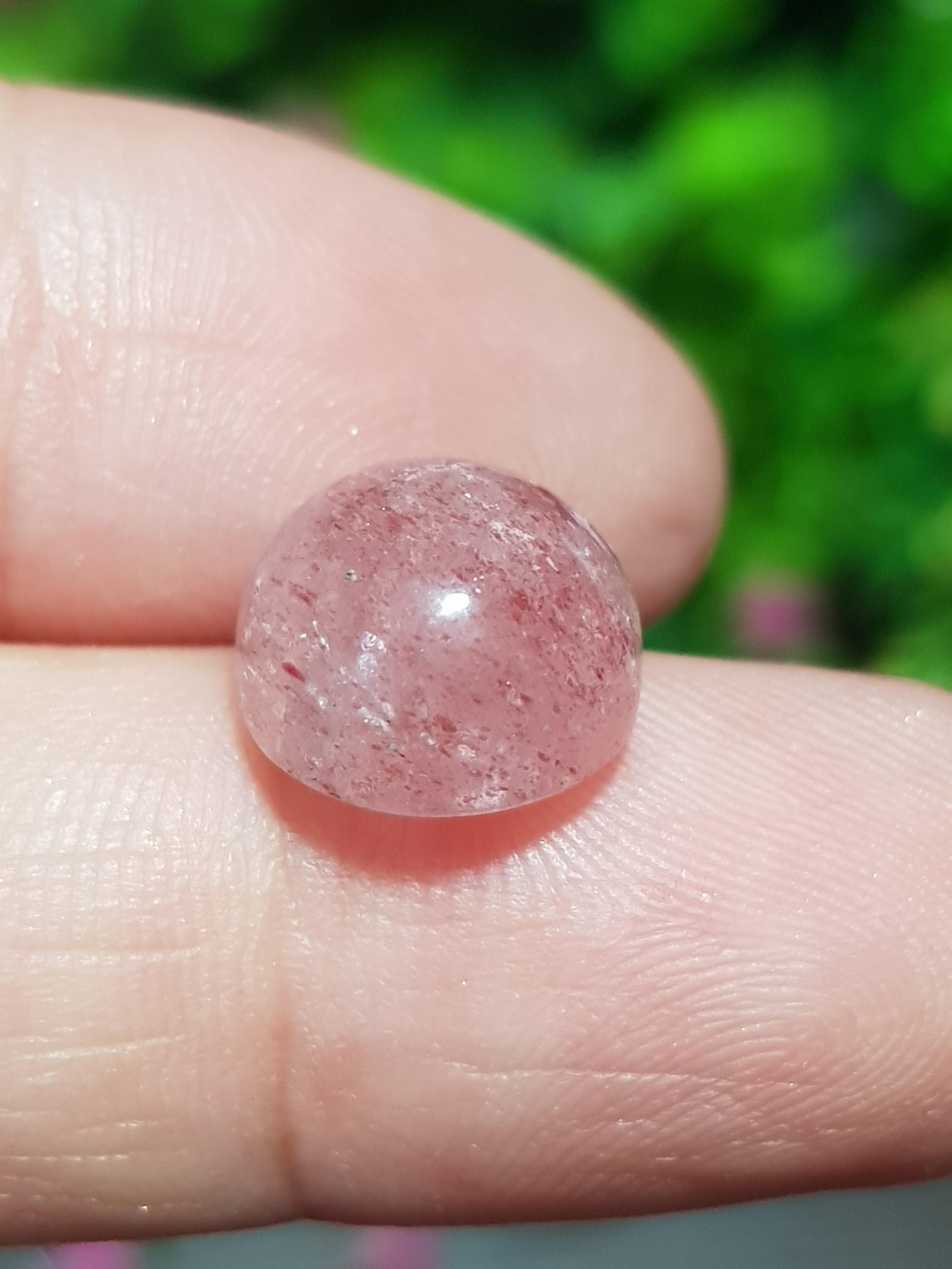 พลอย สตอเบอรี่ ควอตซ์ Strawberry Quartz 6.45 กะรัต (Cts.) พลอยแท้ อัญมณีมงคลประจําวันเกิด เครื่องประดับพลอย