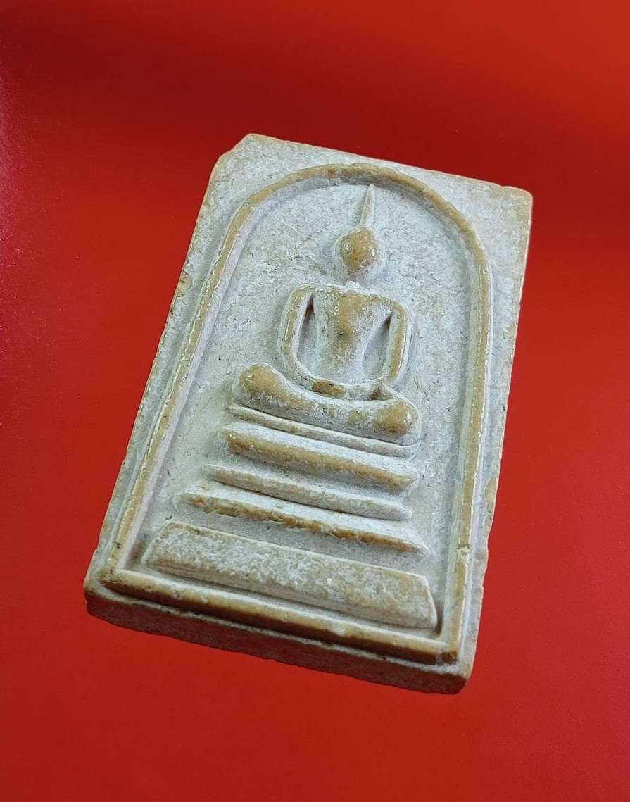 ผ3361 พระสมเด็จ หลังรูปเหมือน หลวงพ่อแพ วัดพิกุลทอง จ.สิงห์บุรี เนื้อผงน้ำมัน