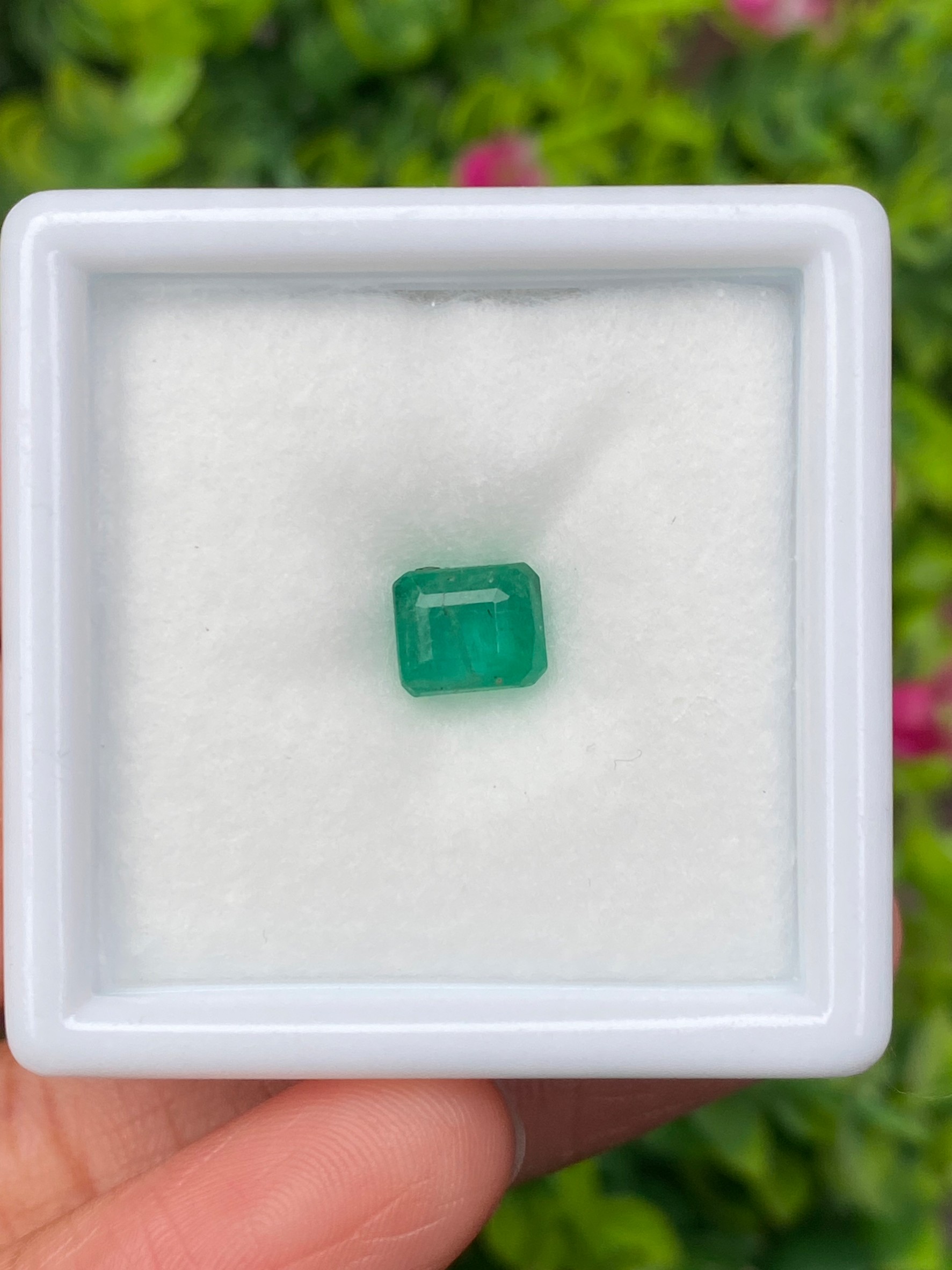 พลอย มรกต Natural Emerald แซมเบีย 1.82 กะรัต (Cts.) พลอยแท้ อัญมณีมงคลประจําวันเกิด เครื่องประดับพลอย
