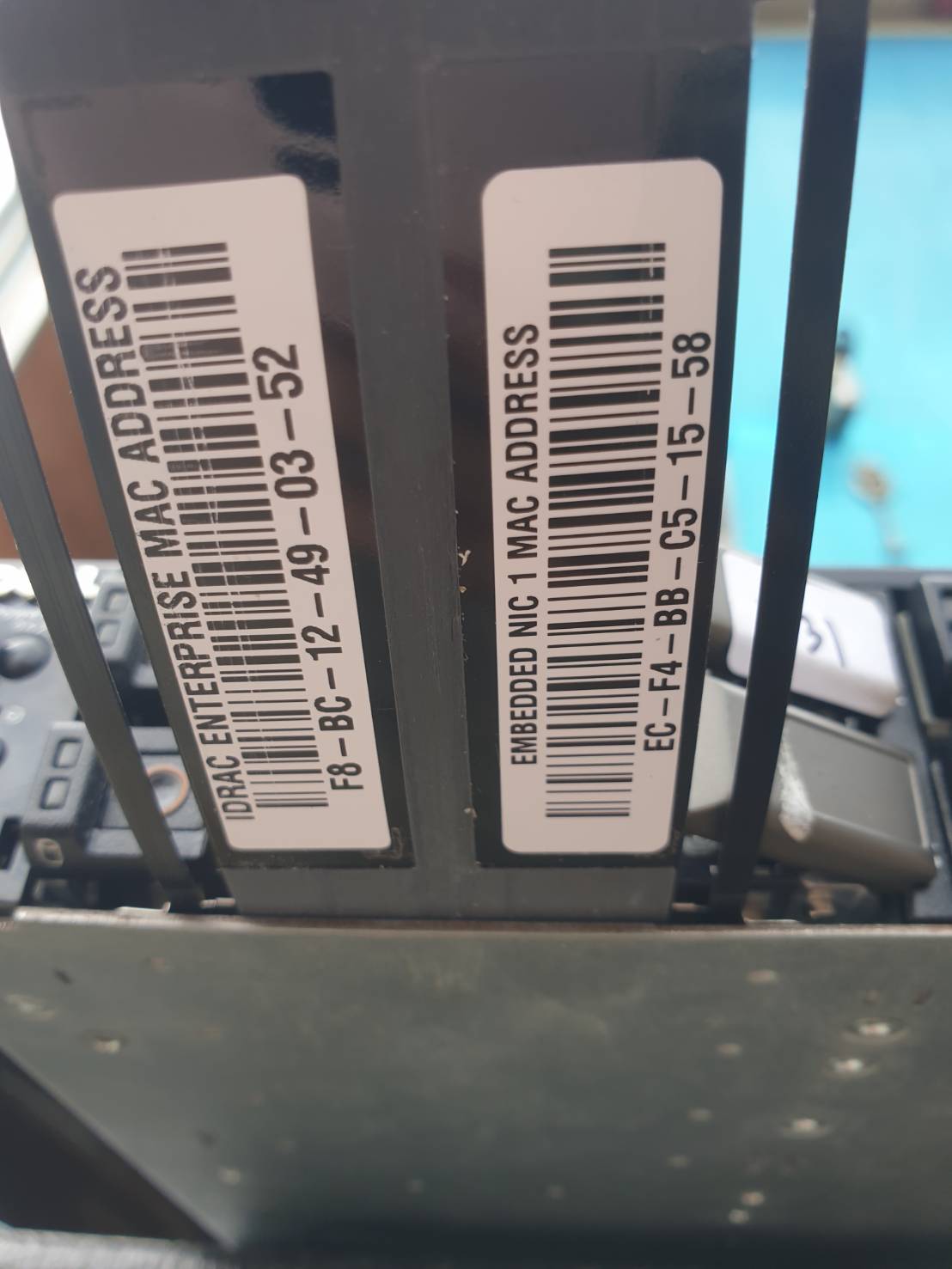 Dell R620 E5-2650v2 Ram 32 GB SAS 300x3 SSD 512 x3 power x2 พิเศษแถม CPU ให้อีกตัว