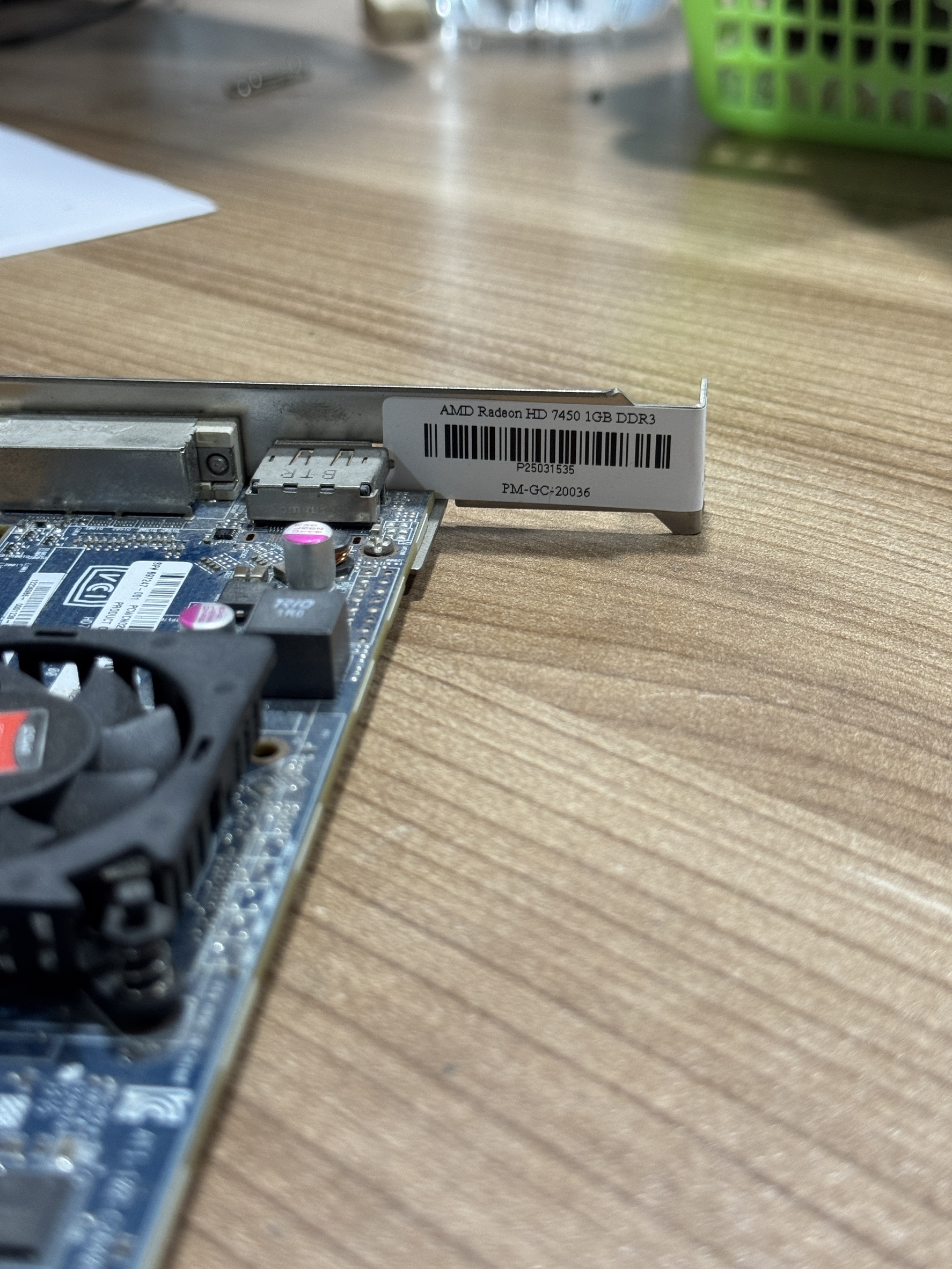 การ์ดจอ AMD Radeon HD 7450 1GB DDR3