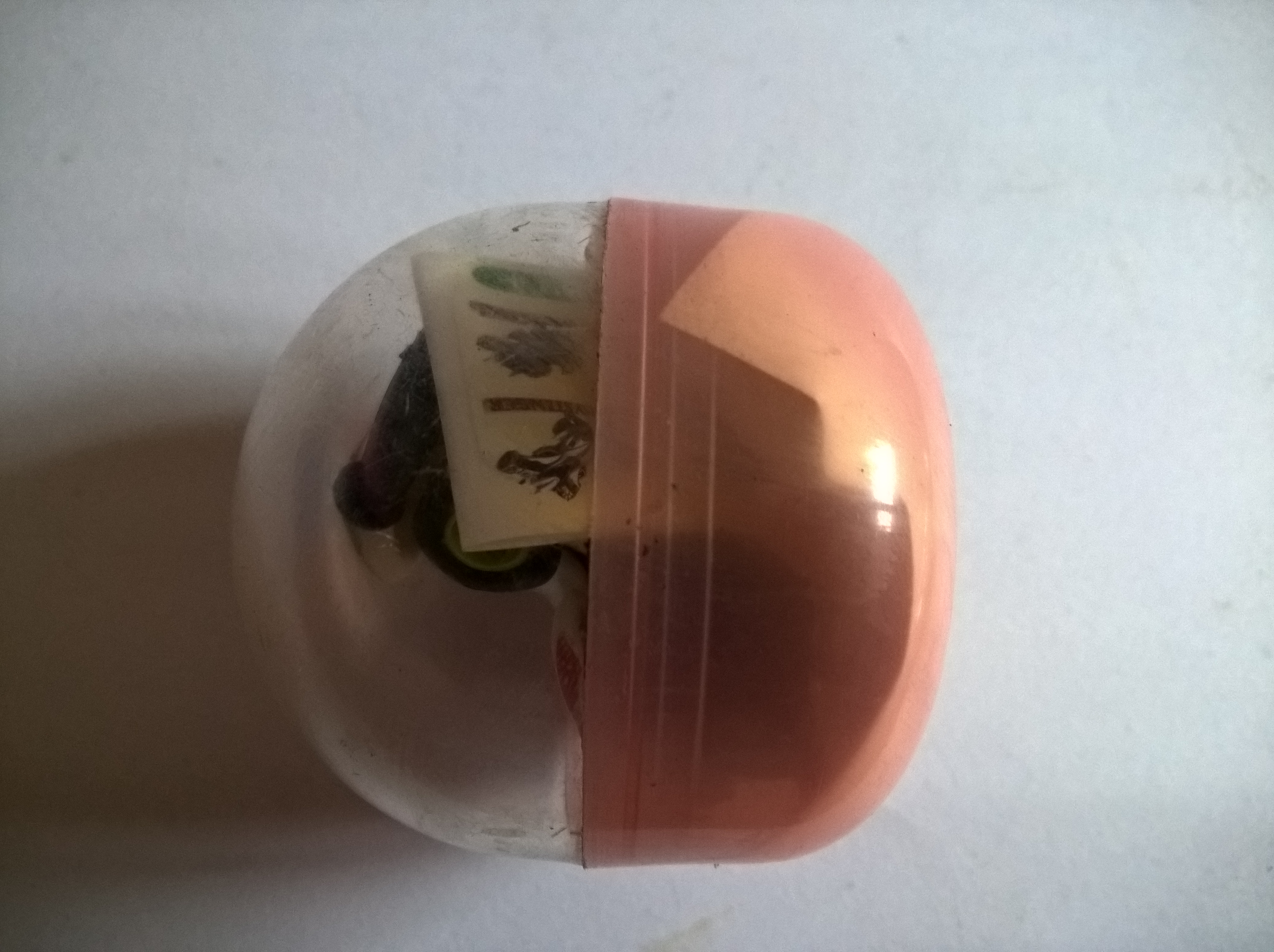 โมเดลรถแข่งในแคปซูล สีแดง ขนาดประมาณ 6 cm. pull back ของสะสมเก่า จาก 7-11