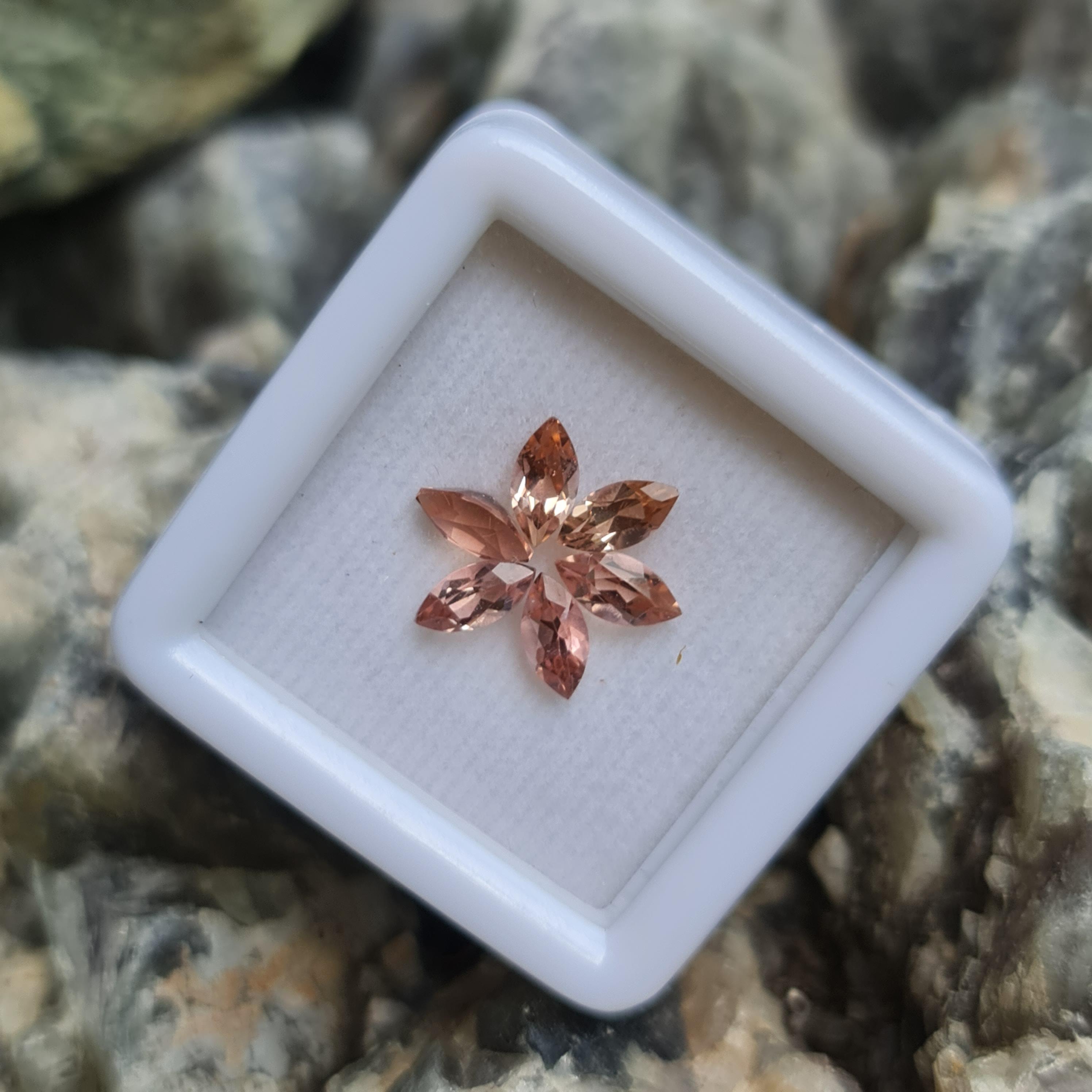 พลอย ชมพู พิ้งค์ ทัวร์มารีน (Pink Tourmaline) 1.46 กะรัต (Cts.) 6 เม็ด อัญมณีมงคลประจําวันเกิด เครื่องประดับพลอย