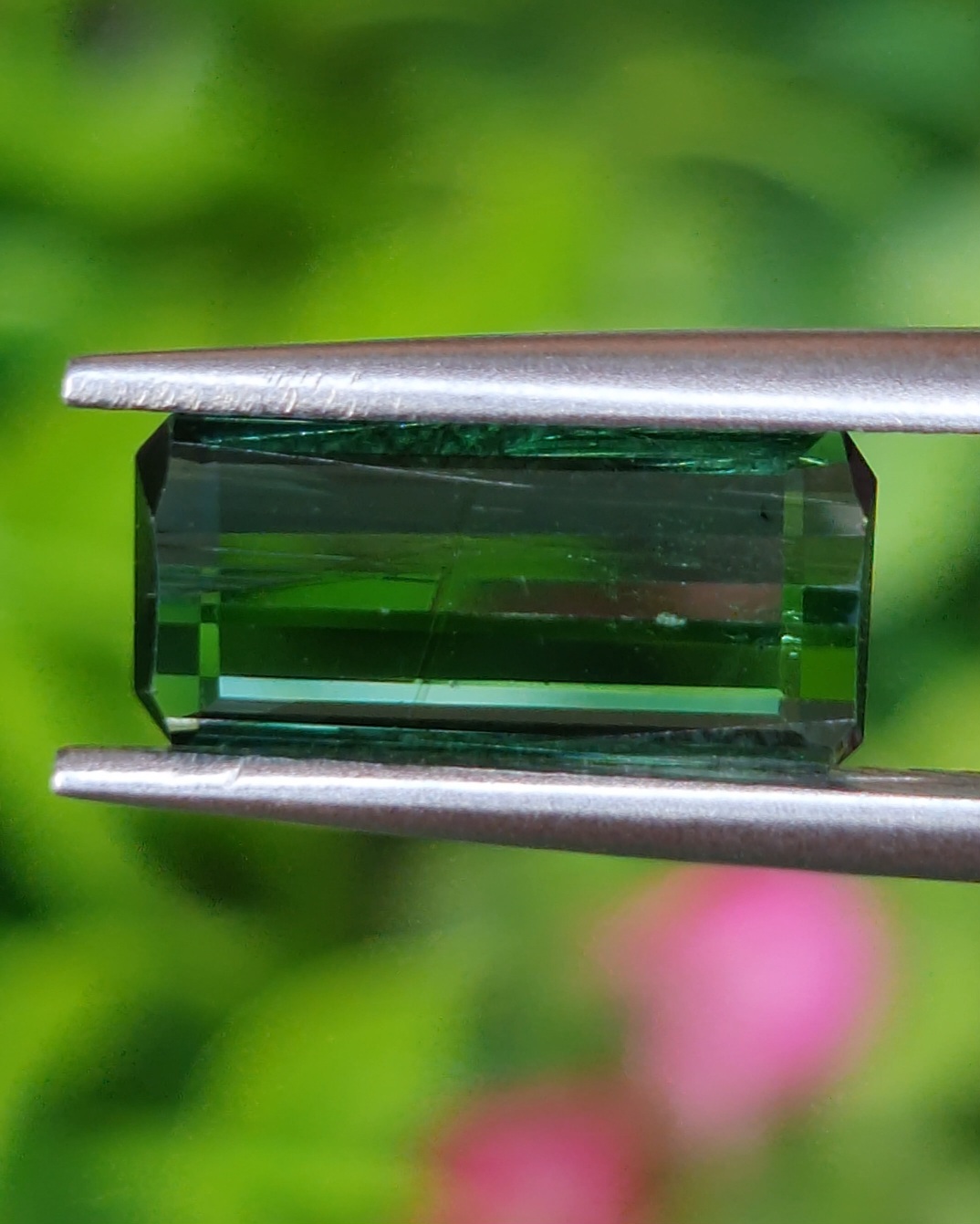 พลอย กรีน ทัวร์มารีน (Green Tourmaline) 2.19 กะรัต (Cts.) อัญมณีมงคลประจําวันเกิด เครื่องประดับพลอย