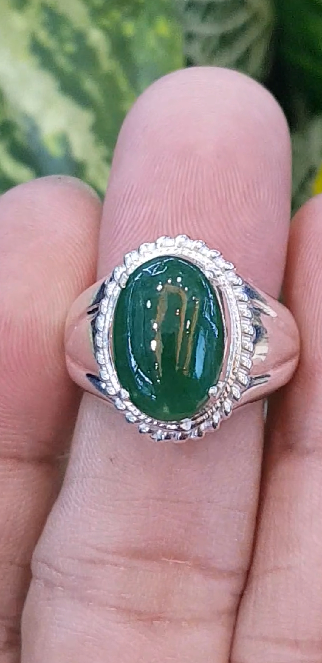 หยก พม่า แท้ Jade แหวนหยก 翡翠戒指 (Jadeite ring) 3.39 กะรัต (Cts.) (Size) 58 ดิบ ไม่ผ่านการปรับปรุง (Type A) พม่า (Myanmar)