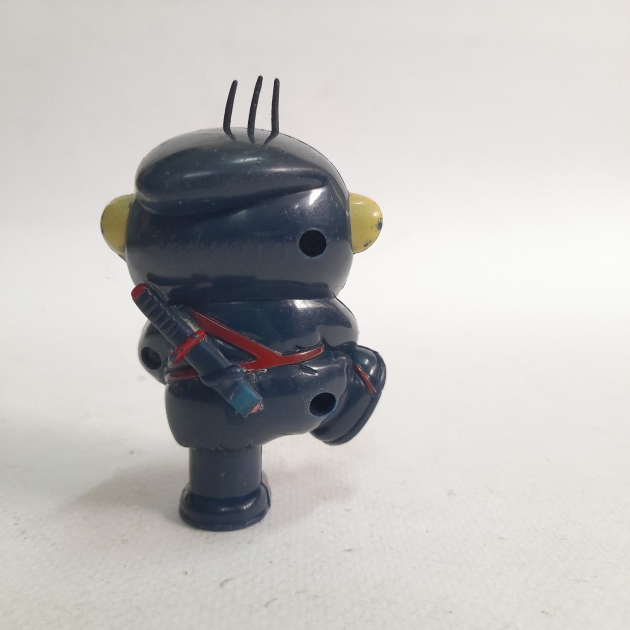 ฟิกเกอร์ พลาสติก ***มีตำหนิตามภาพ ตัวกดยังกระเด้งไม่ได้เช็คสภาพ ปังปอนด์ พรีเมี่ยม 7- 11 ในอดีต ชุดปังปอนด์นินจา(ตัวที่2) มือสองตามสภาพดีมีรอยบ้าง