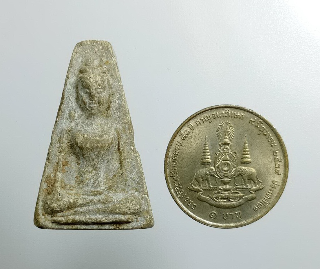 ผ2872 พระผงสุพรรณ เนื้อผงน้ำมัน หลังลายนิ้วมือ