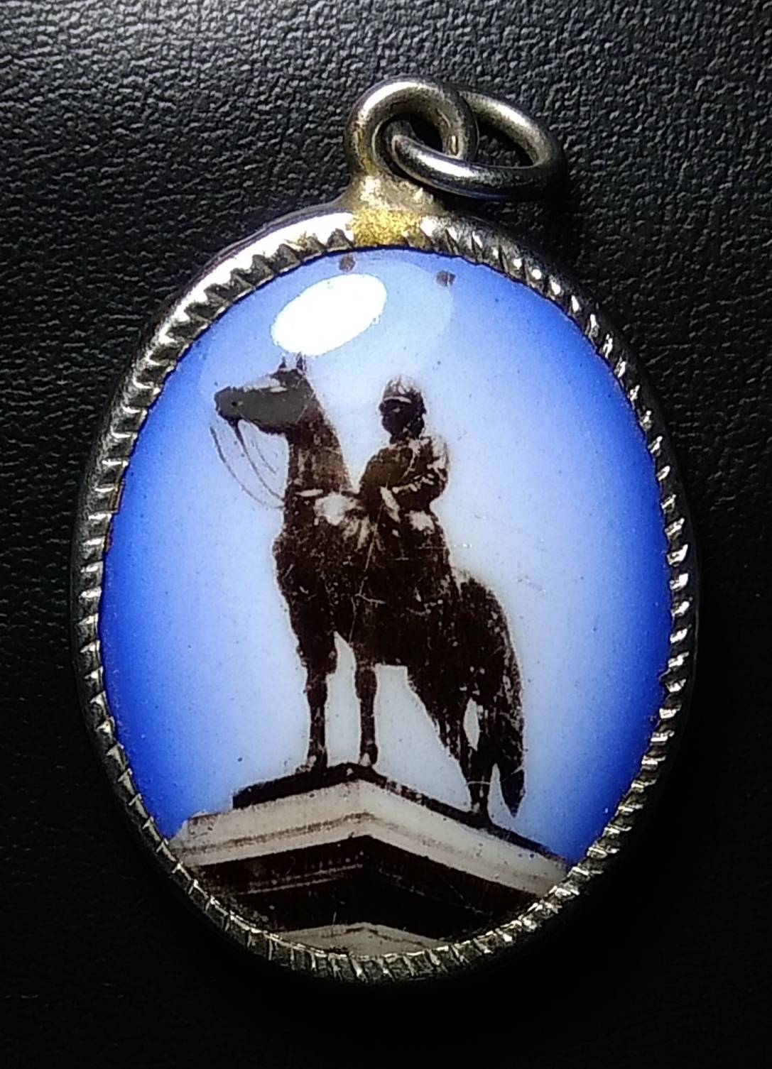 P022 ล็อกเก็ต ร.5 หลังยันต์ห้า