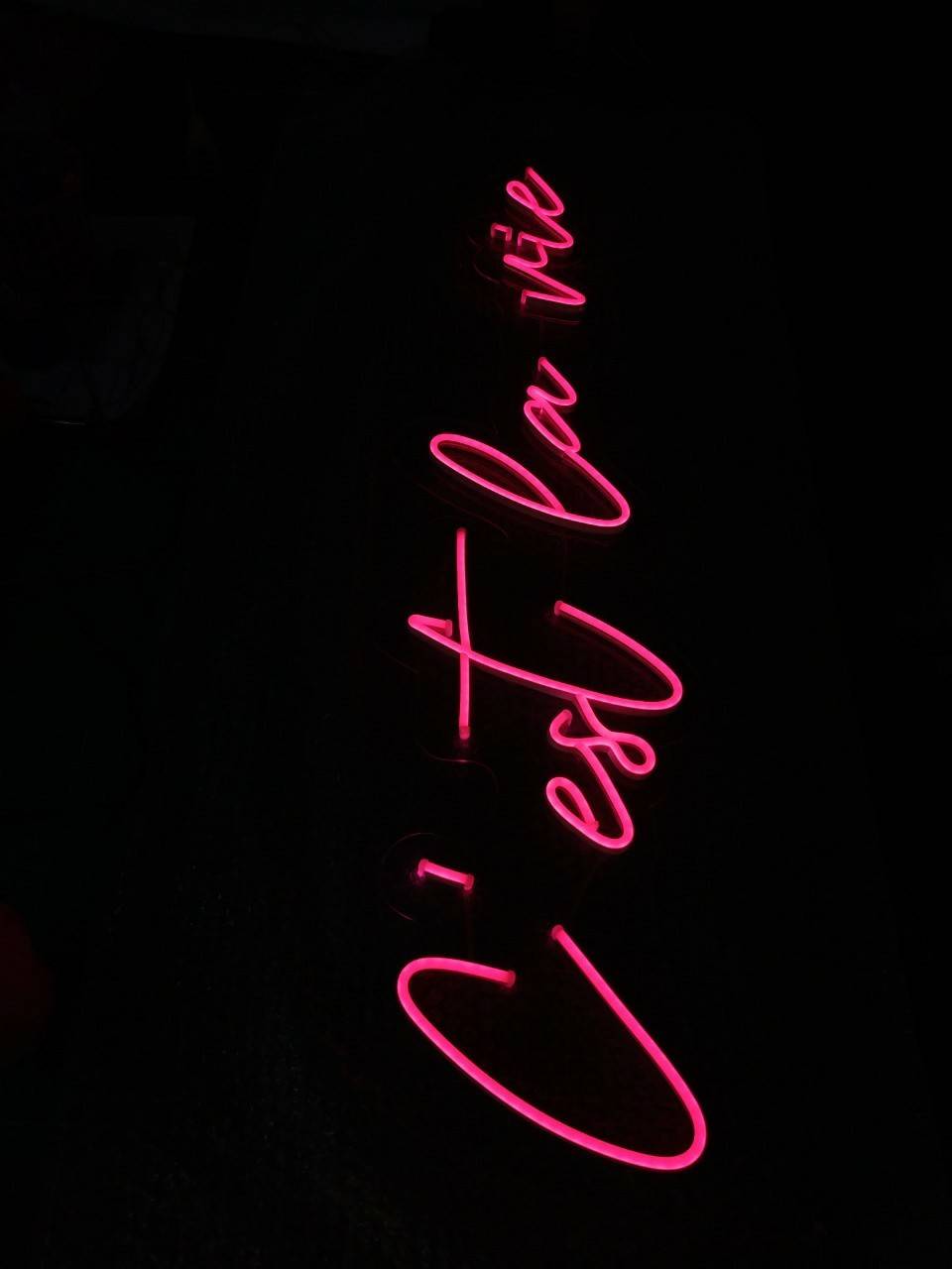 ป้ายไฟนีออนดัด LED แสงสีชมพู อะคริลิคใสรองหลัง