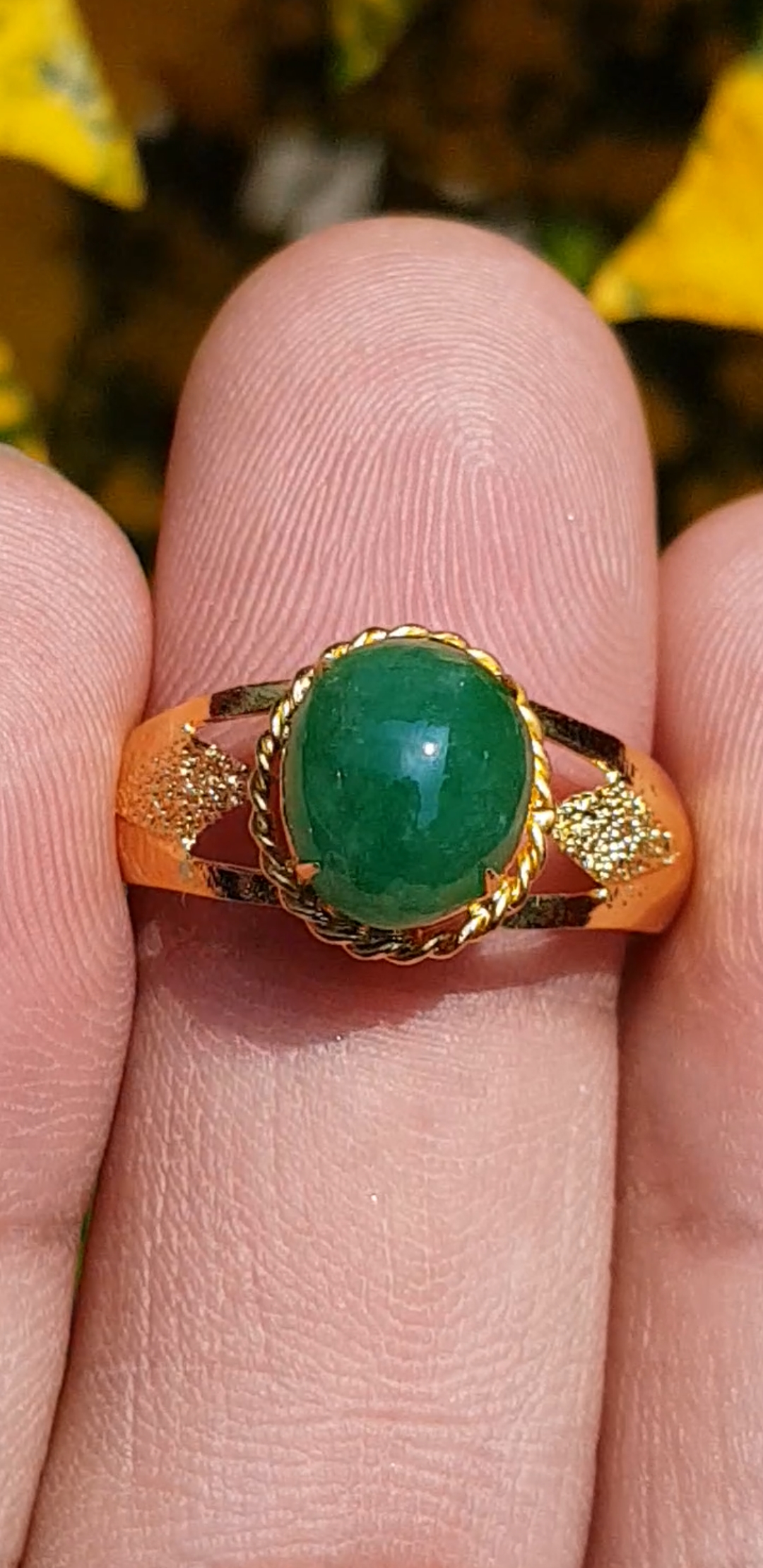 หยก พม่า แท้ Jade แหวนหยก 翡翠戒指 (Jadeite ring) ดิบ 2.19 กะรัต (Cts.) Size 58 ไม่ผ่านการปรับปรุง (Type A) พม่า (Myanmar)