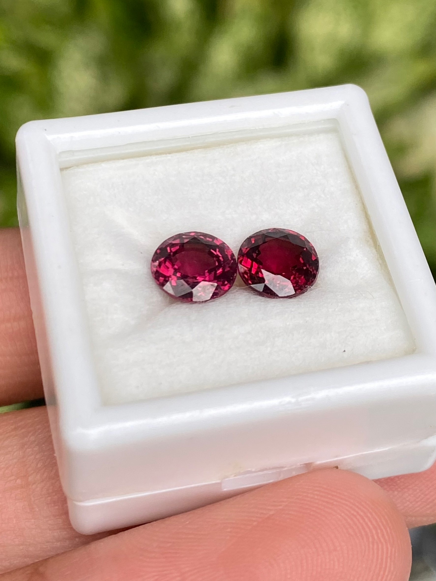 พลอย โรโดไลต์ กาเน็ท Rhodolite Garnet 2 เม็ด Pcs. 2.50 กะรัต Cts.พลอยแท้ อัญมณีมงคลประจําวันเกิด เครื่องประดับพลอย