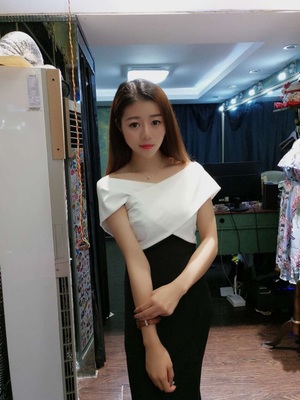 ชุดราตรียาวแบบไหล่ปาดสีทูโทน ทรงเข้ารูป แบบเก๋ (ซิปหลัง)