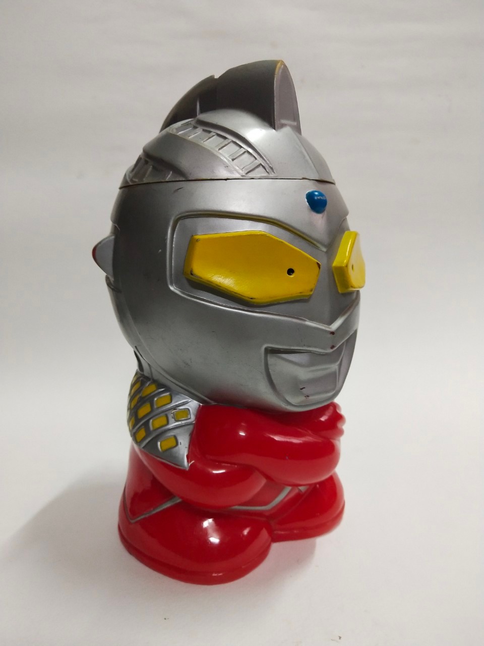 กระติกน้ำ/ออมสิน พลาสติก อุลตร้าเซเว่น(ตัวที่ 2) พรีเมี่ยมของแถมแลกซื้อจากร้าน มิสเตอร์โดนัท+โคคา โคล่า งานเก่าเก็บสะสม มือสองสภาพดีมีรอย ขนาดตามรูป